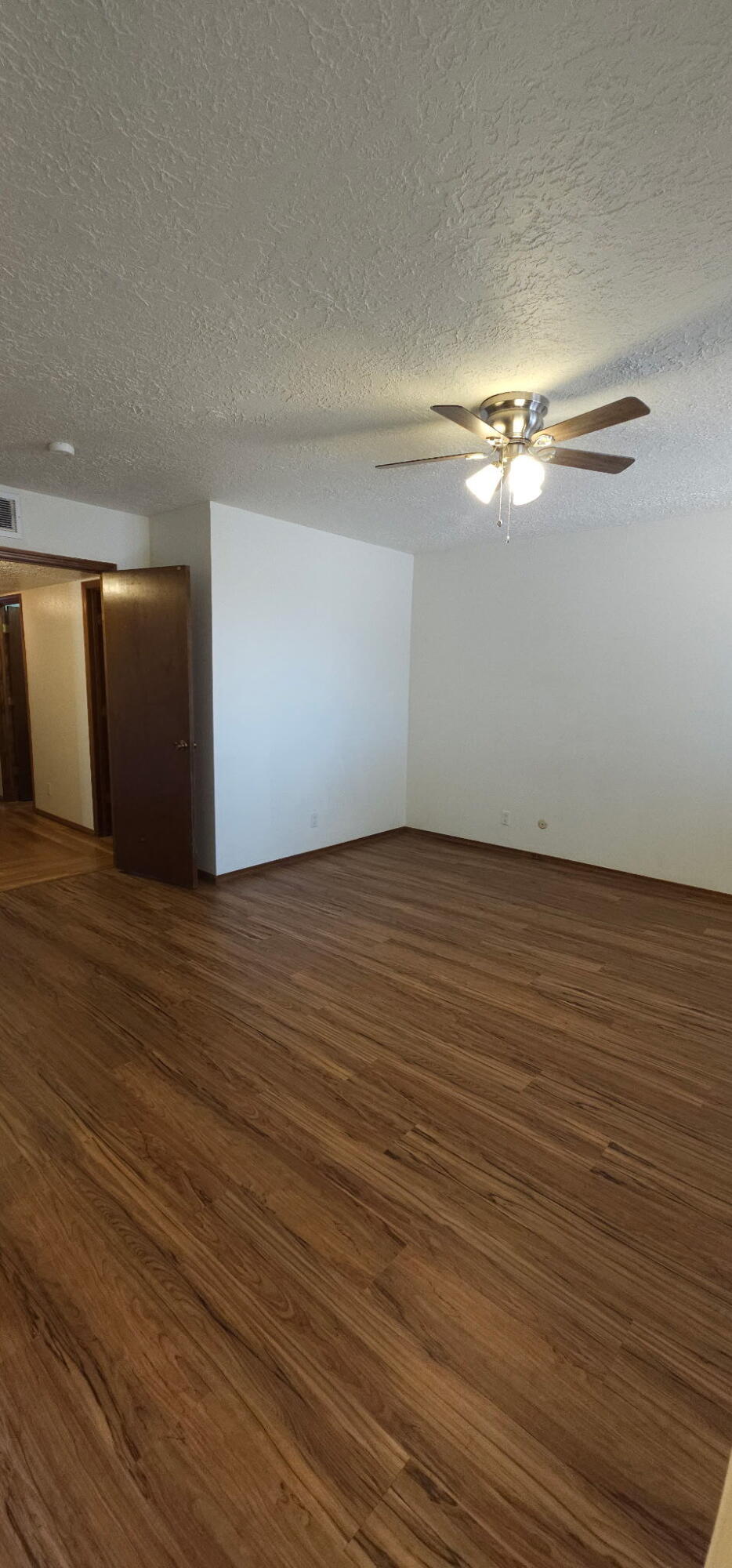 Photo 14 — 642 Lakeview Circle SE