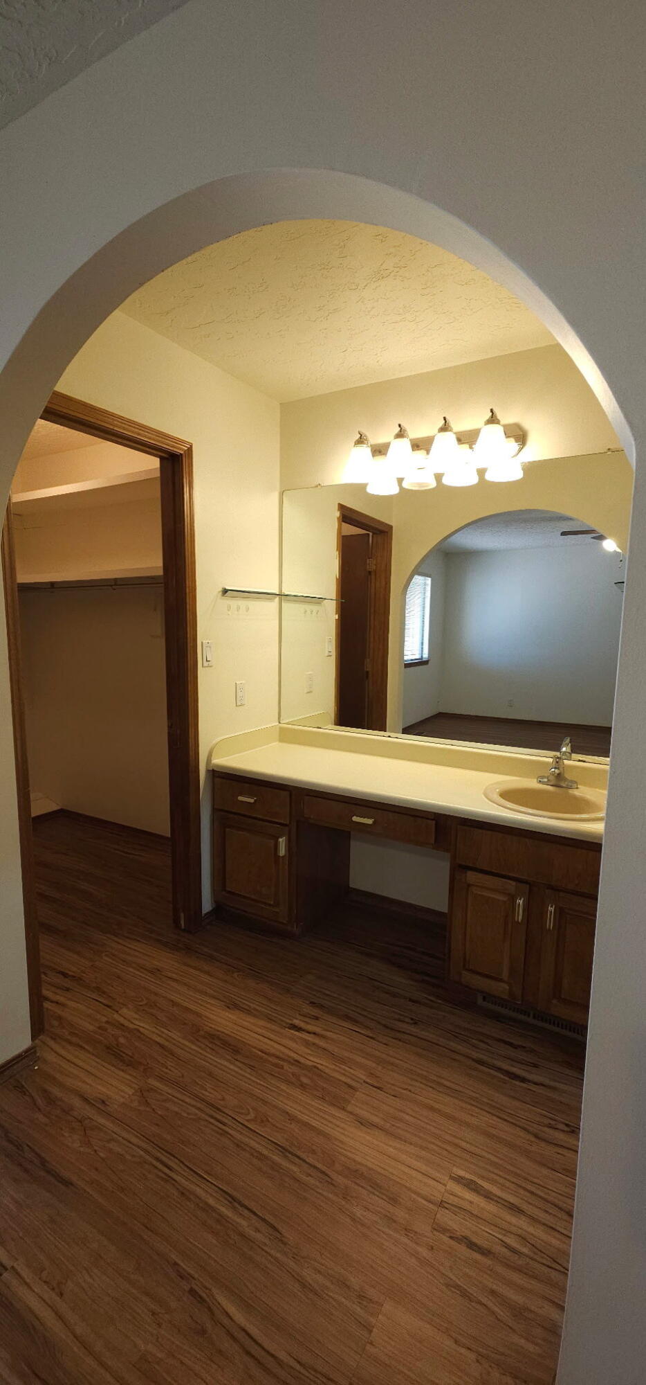 Photo 13 — 642 Lakeview Circle SE