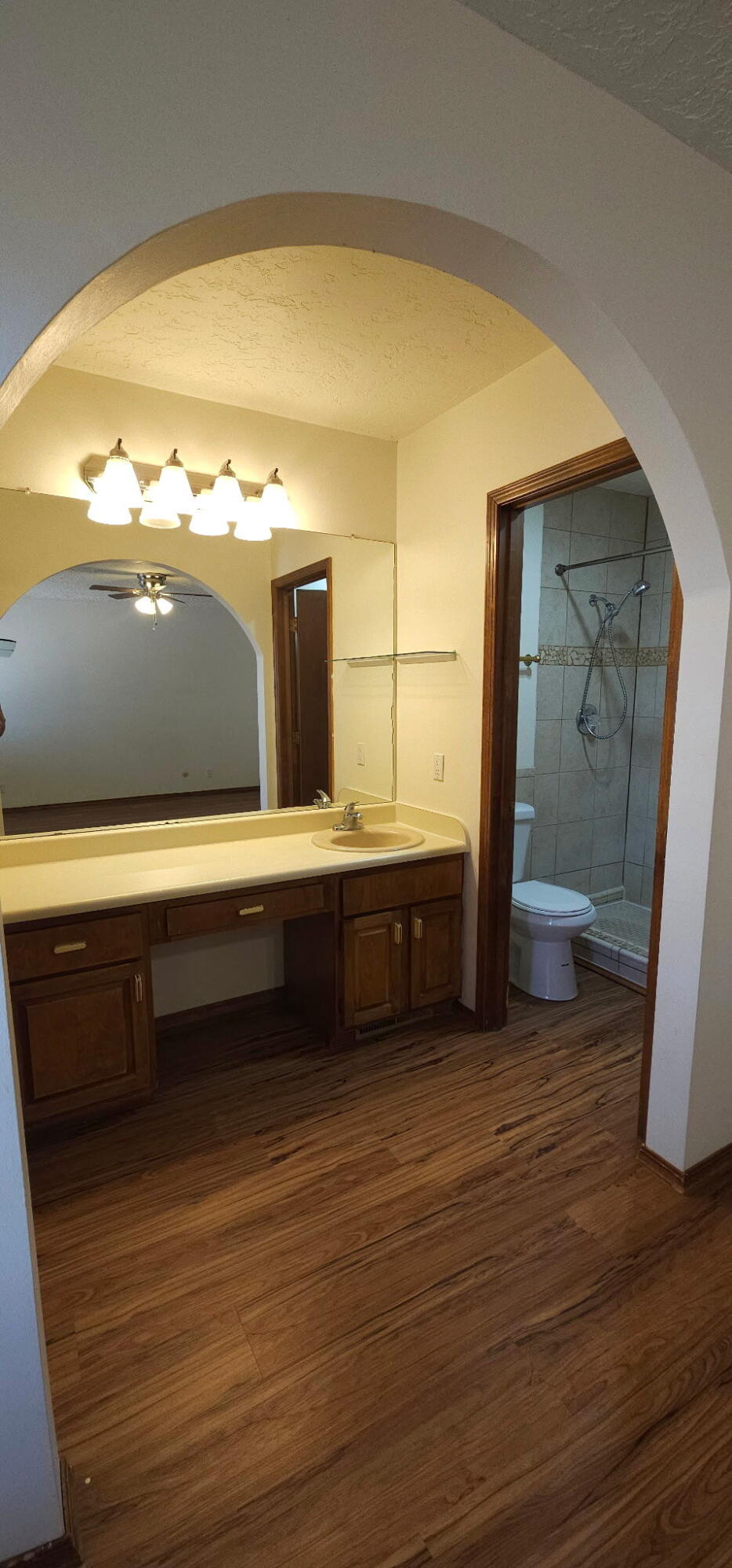 Photo 12 — 642 Lakeview Circle SE