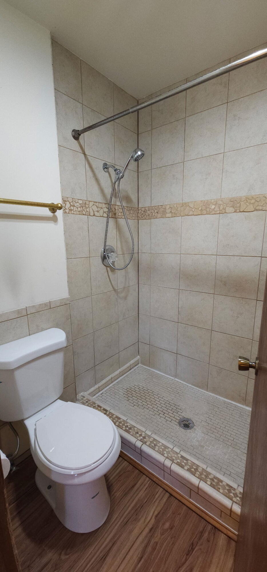 Photo 11 — 642 Lakeview Circle SE