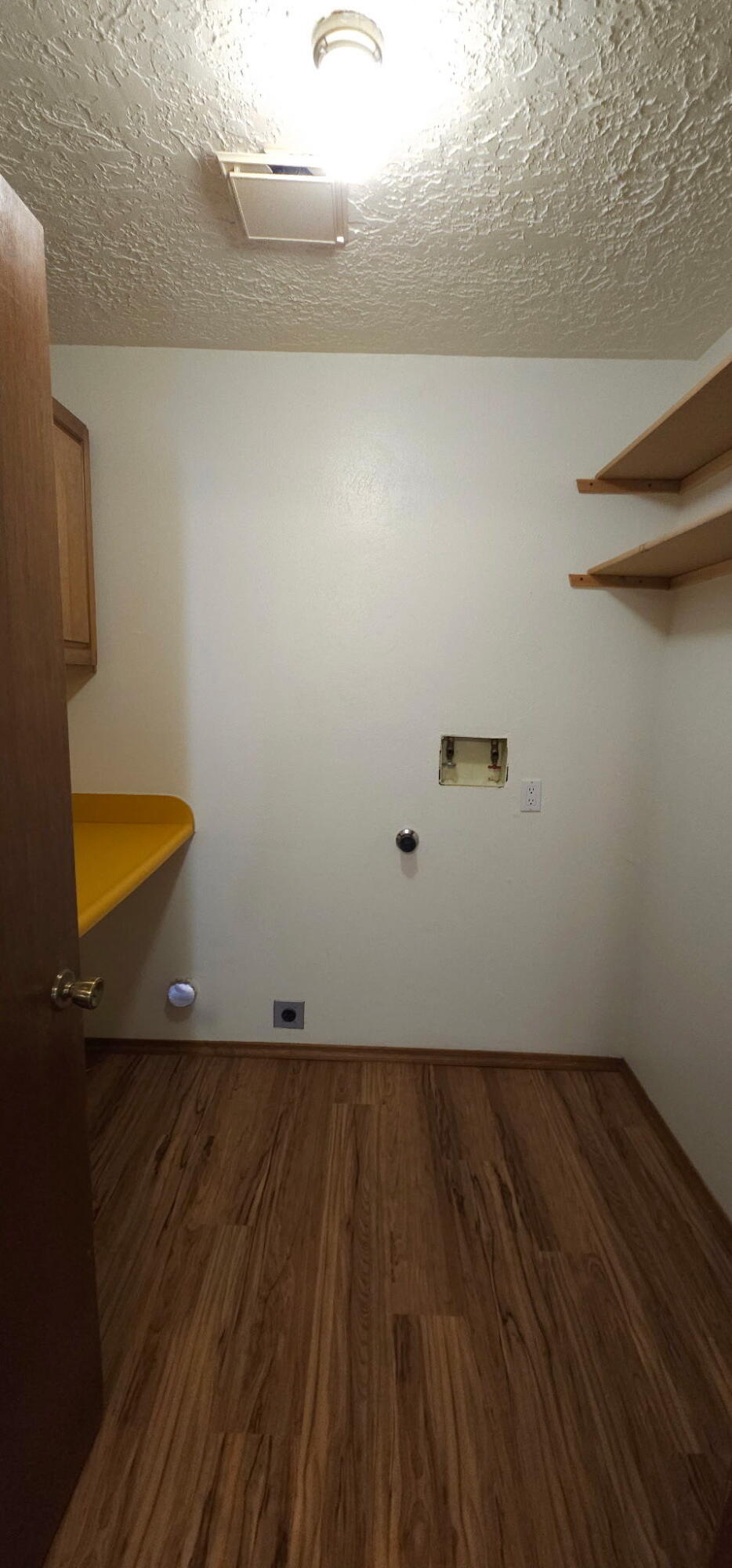 Photo 9 — 642 Lakeview Circle SE