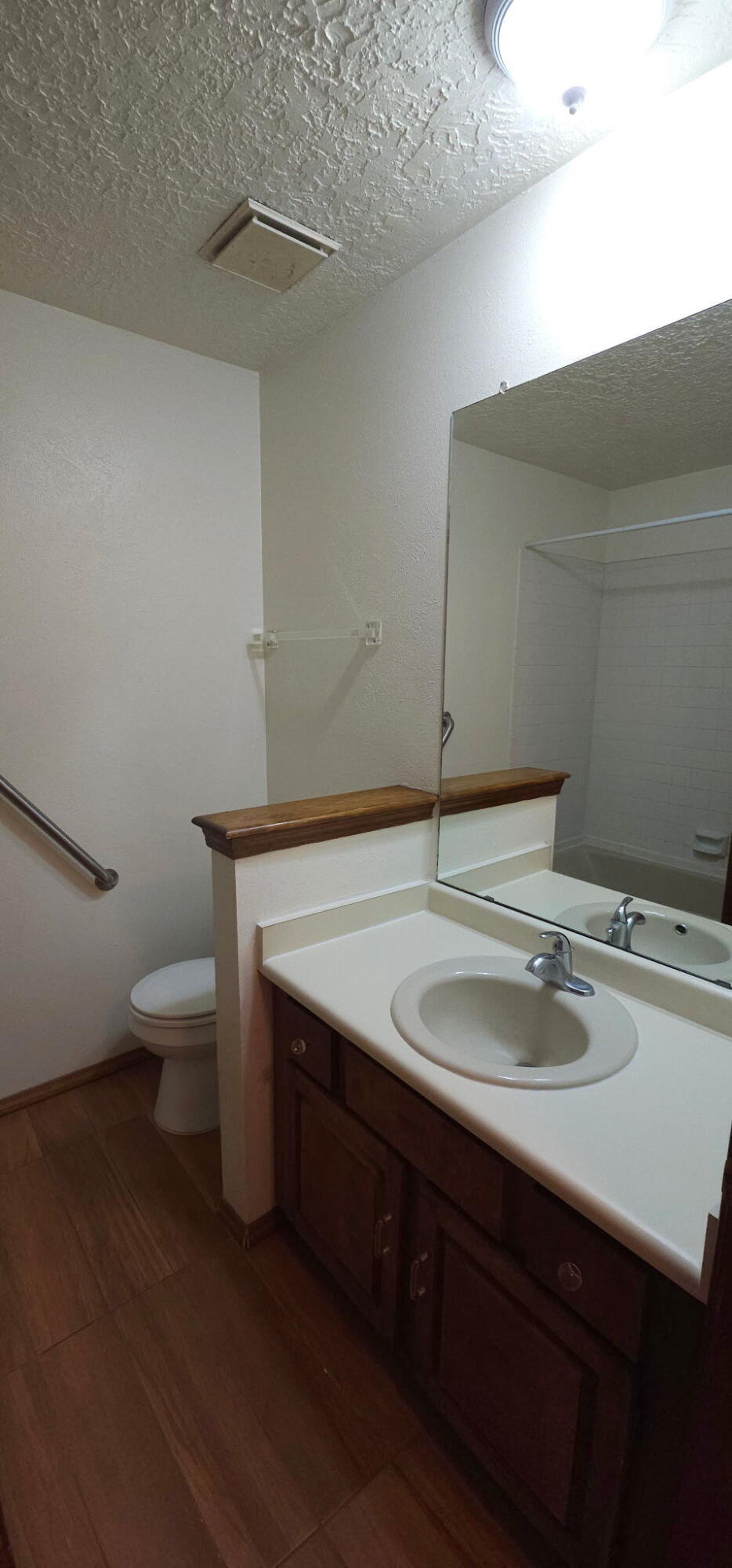 Photo 7 — 642 Lakeview Circle SE