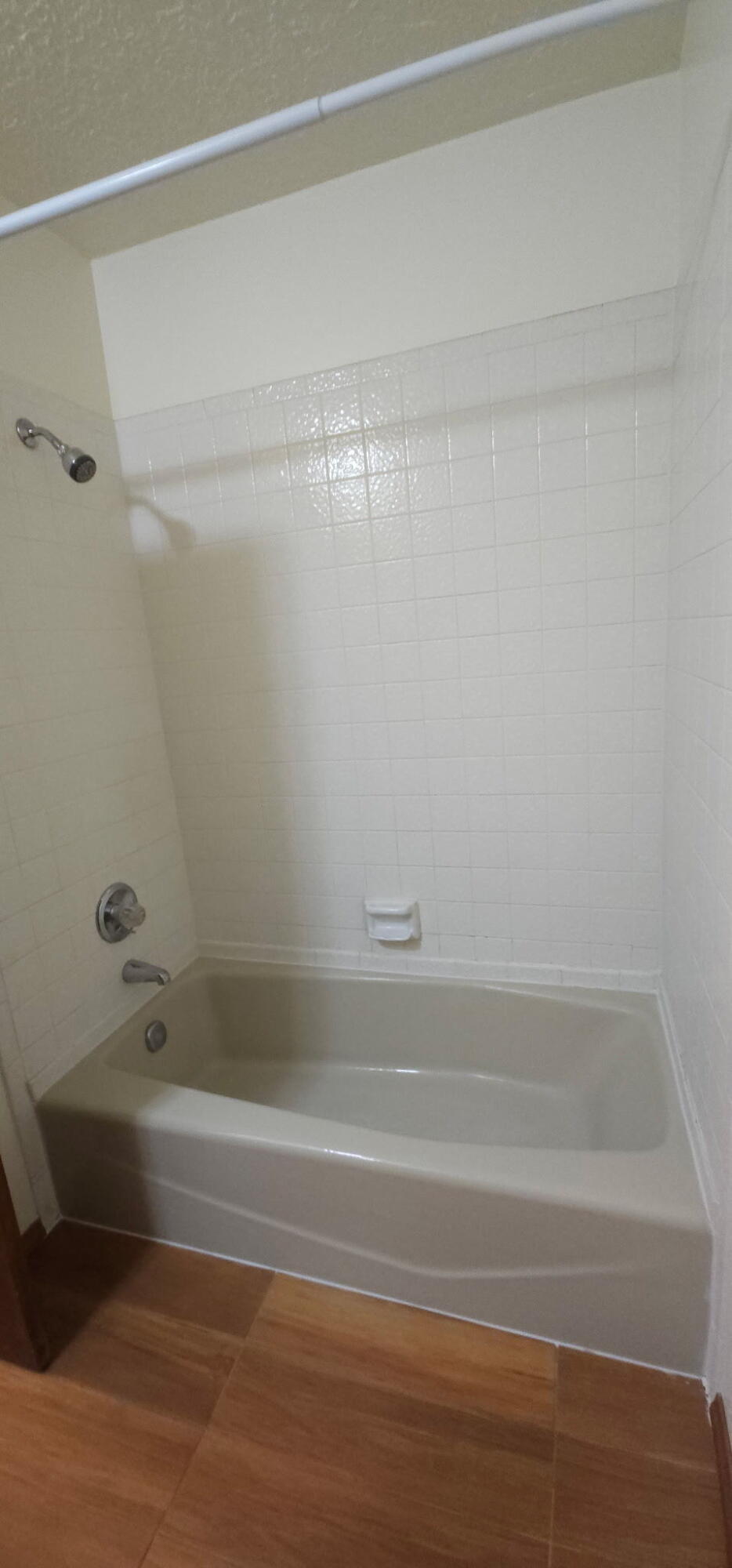 Photo 6 — 642 Lakeview Circle SE