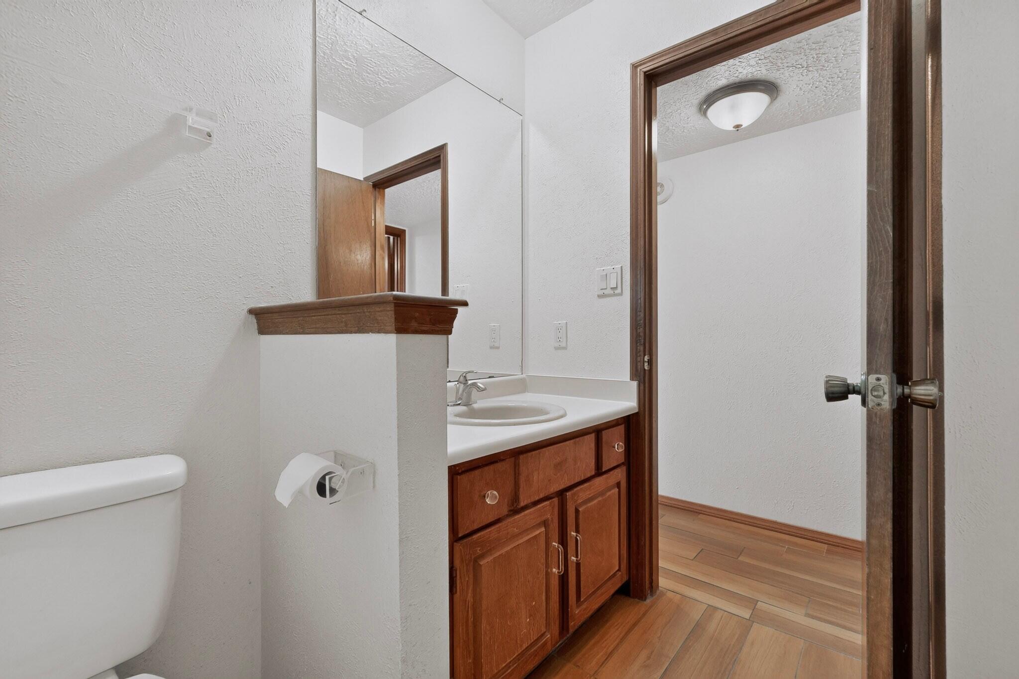 Photo 14 — 642 Lakeview Circle SE