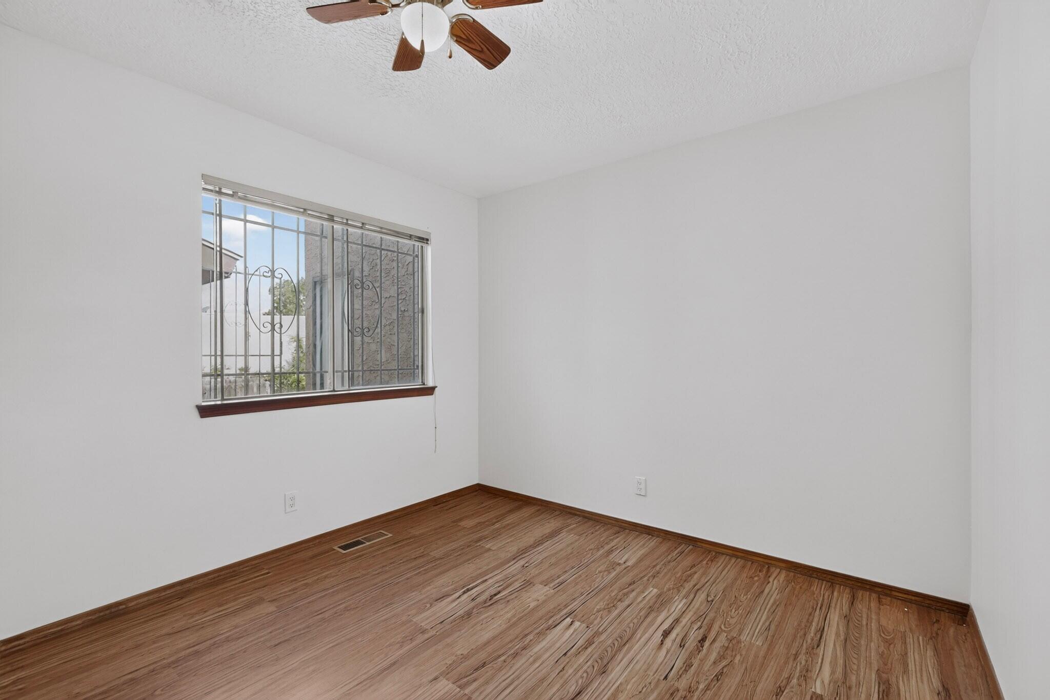 Photo 12 — 642 Lakeview Circle SE