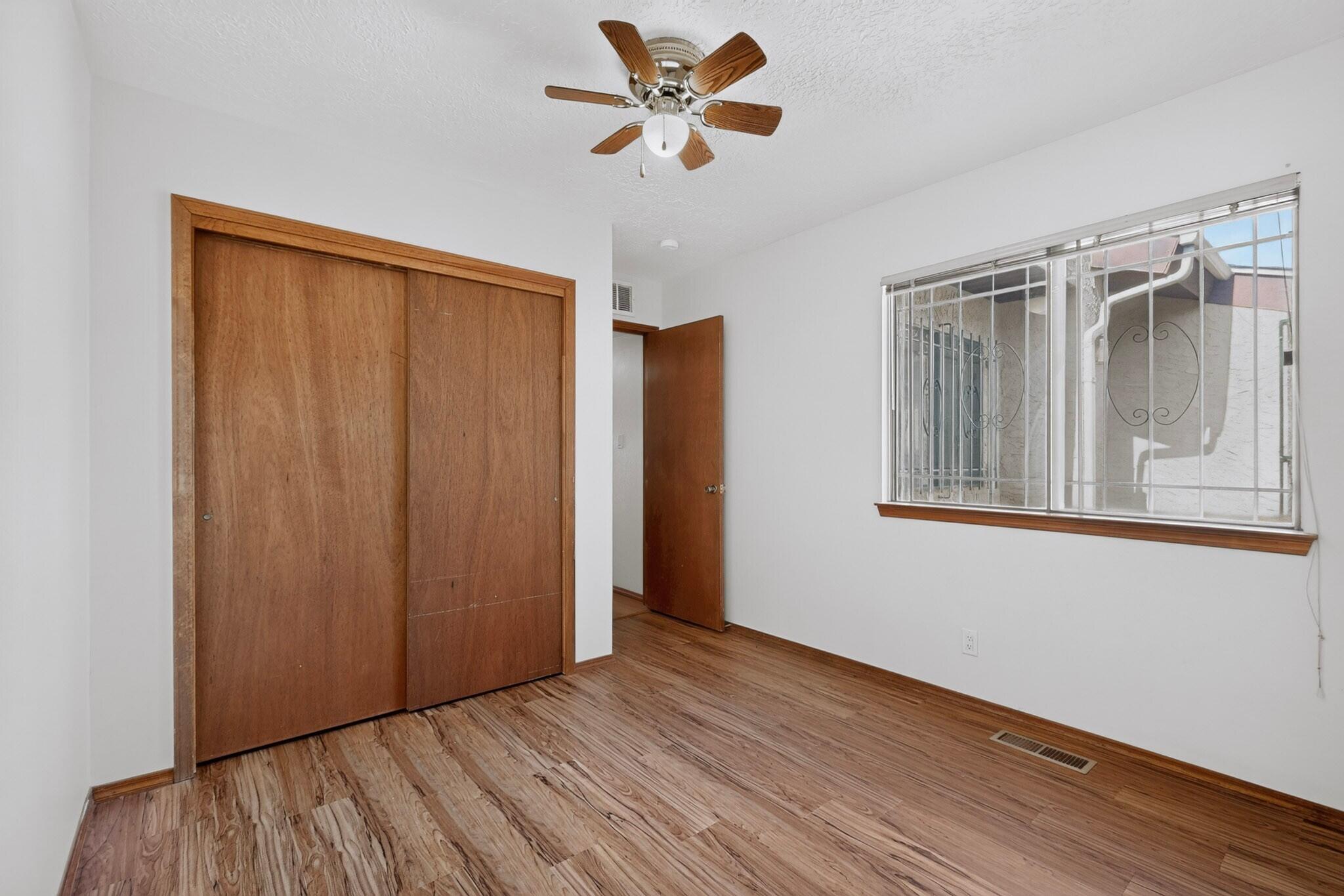 Photo 11 — 642 Lakeview Circle SE