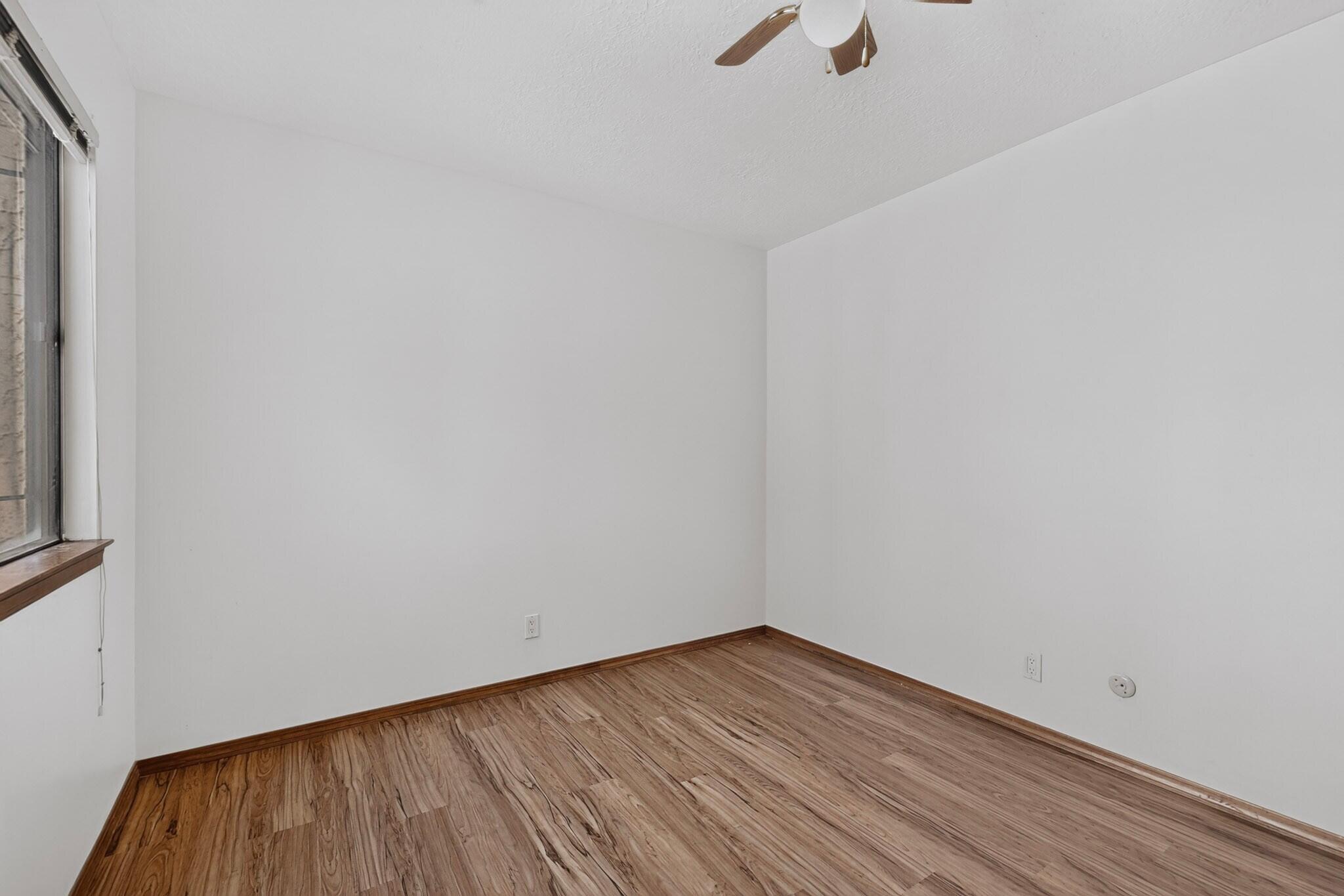 Photo 10 — 642 Lakeview Circle SE