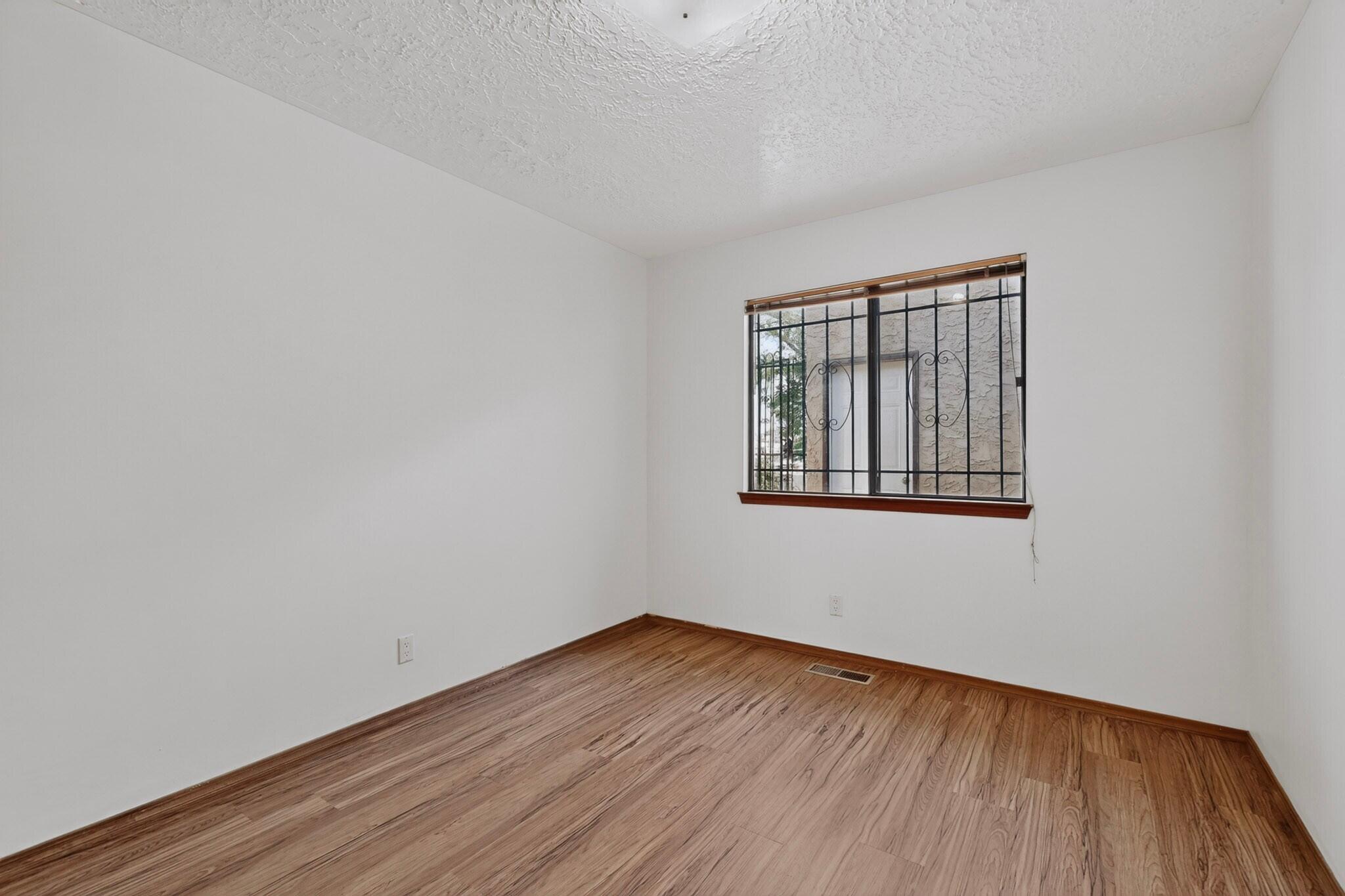 Photo 9 — 642 Lakeview Circle SE