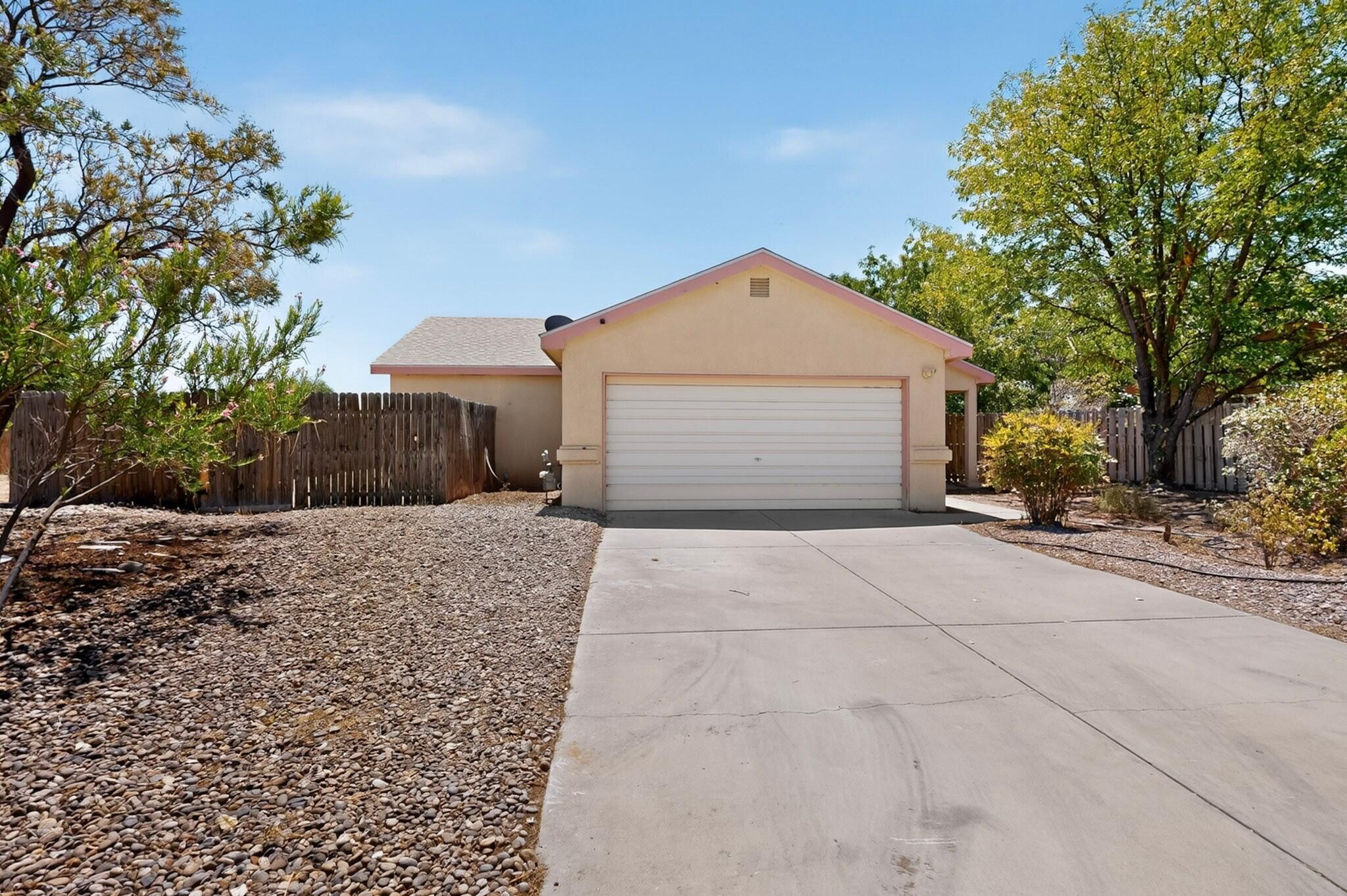 18 Timothy Court, Los Lunas, NM 87031