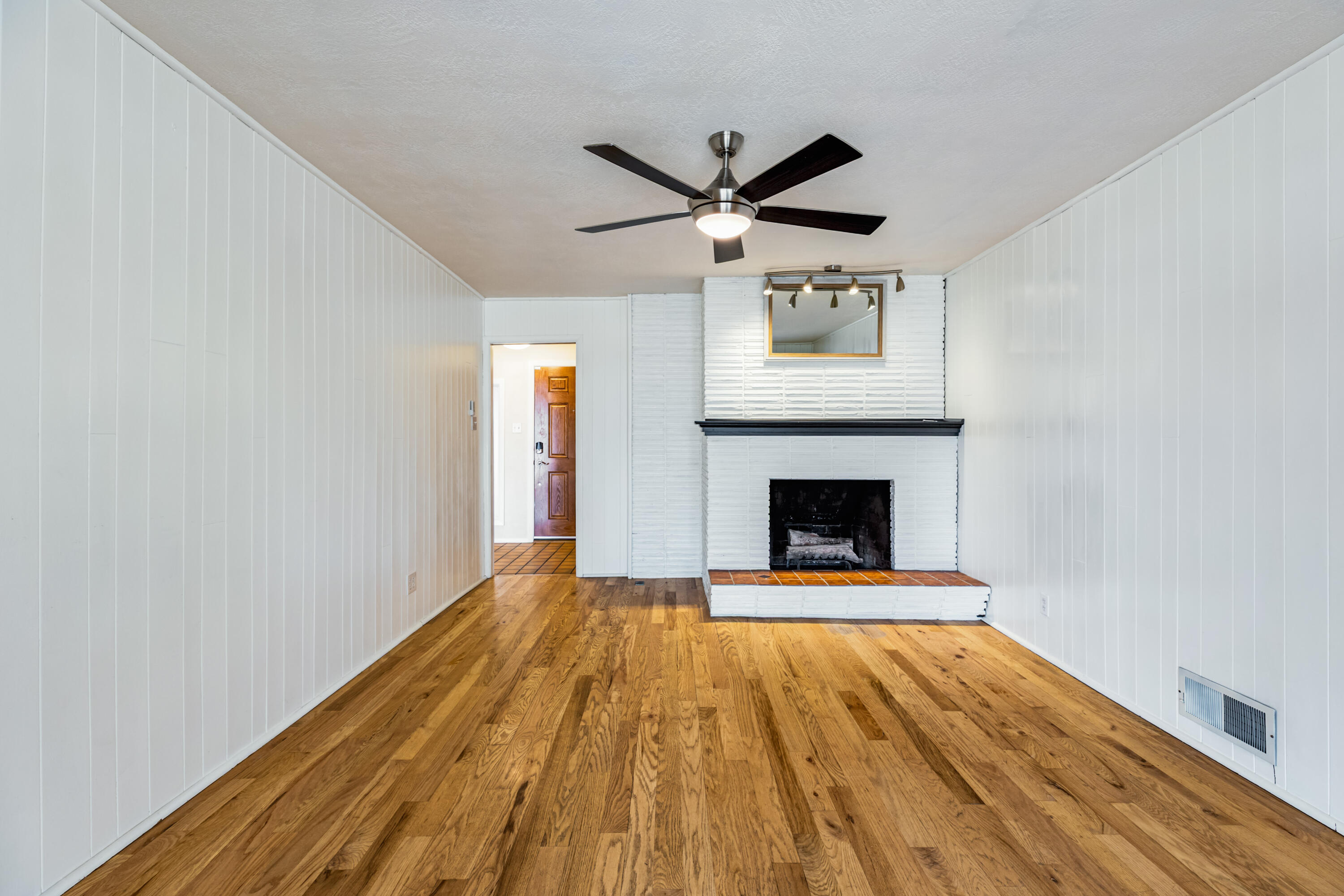 Photo 19 — 720 Manzano Street NE