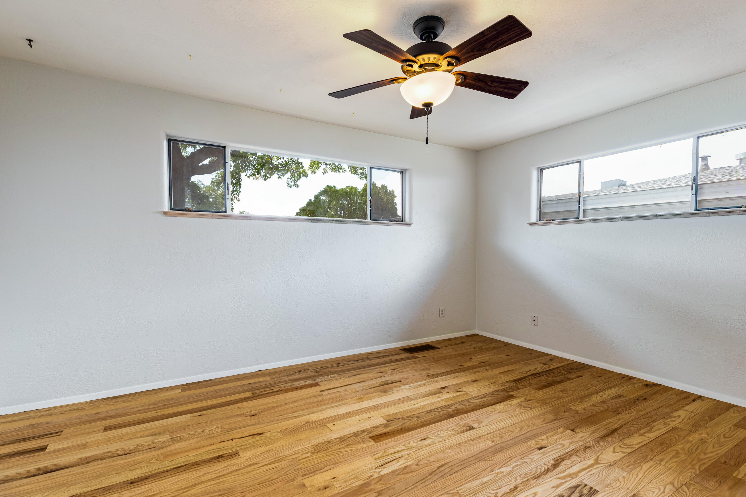 Photo 13 — 720 Manzano Street NE