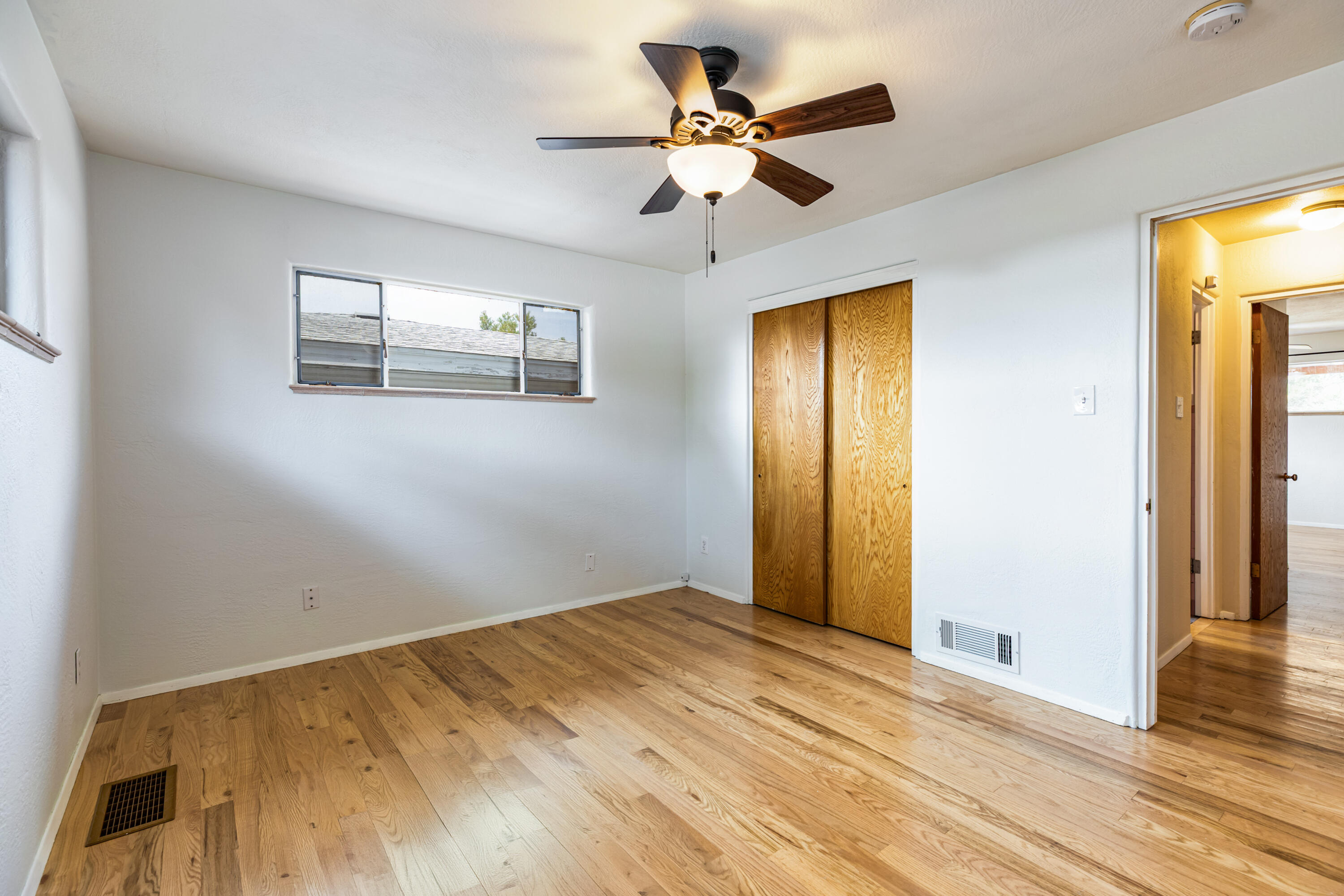 Photo 11 — 720 Manzano Street NE