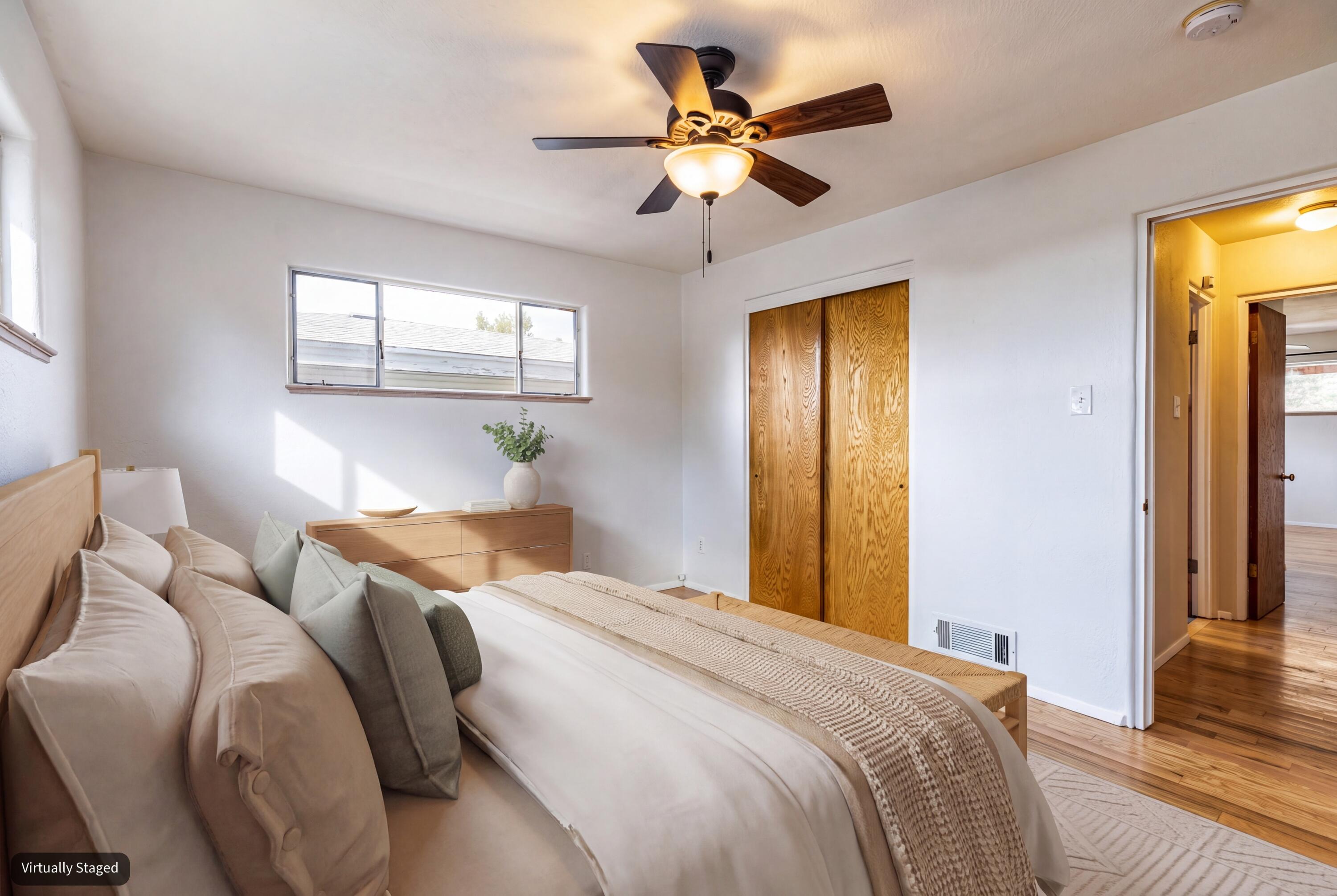 Photo 10 — 720 Manzano Street NE