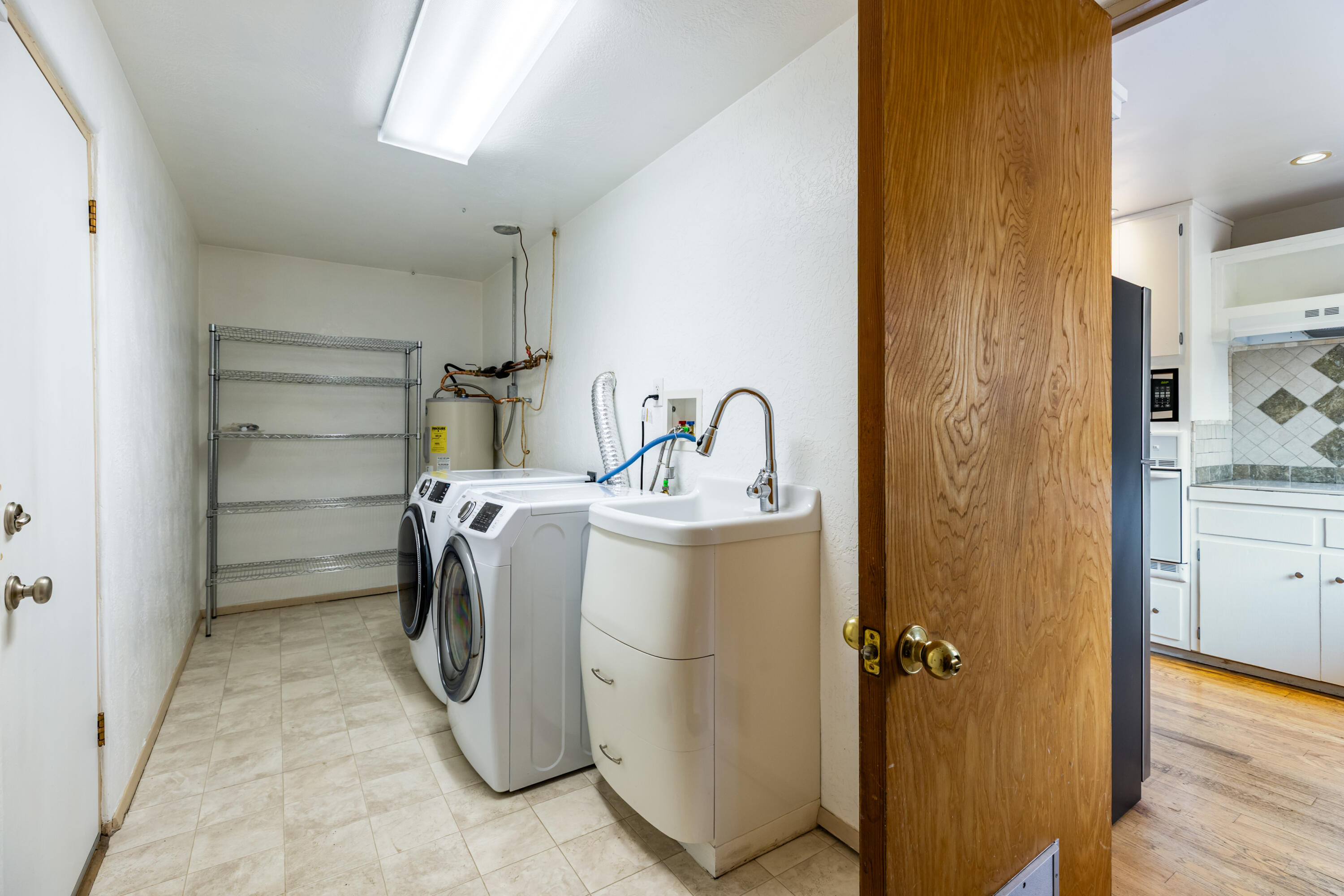 Photo 8 — 720 Manzano Street NE