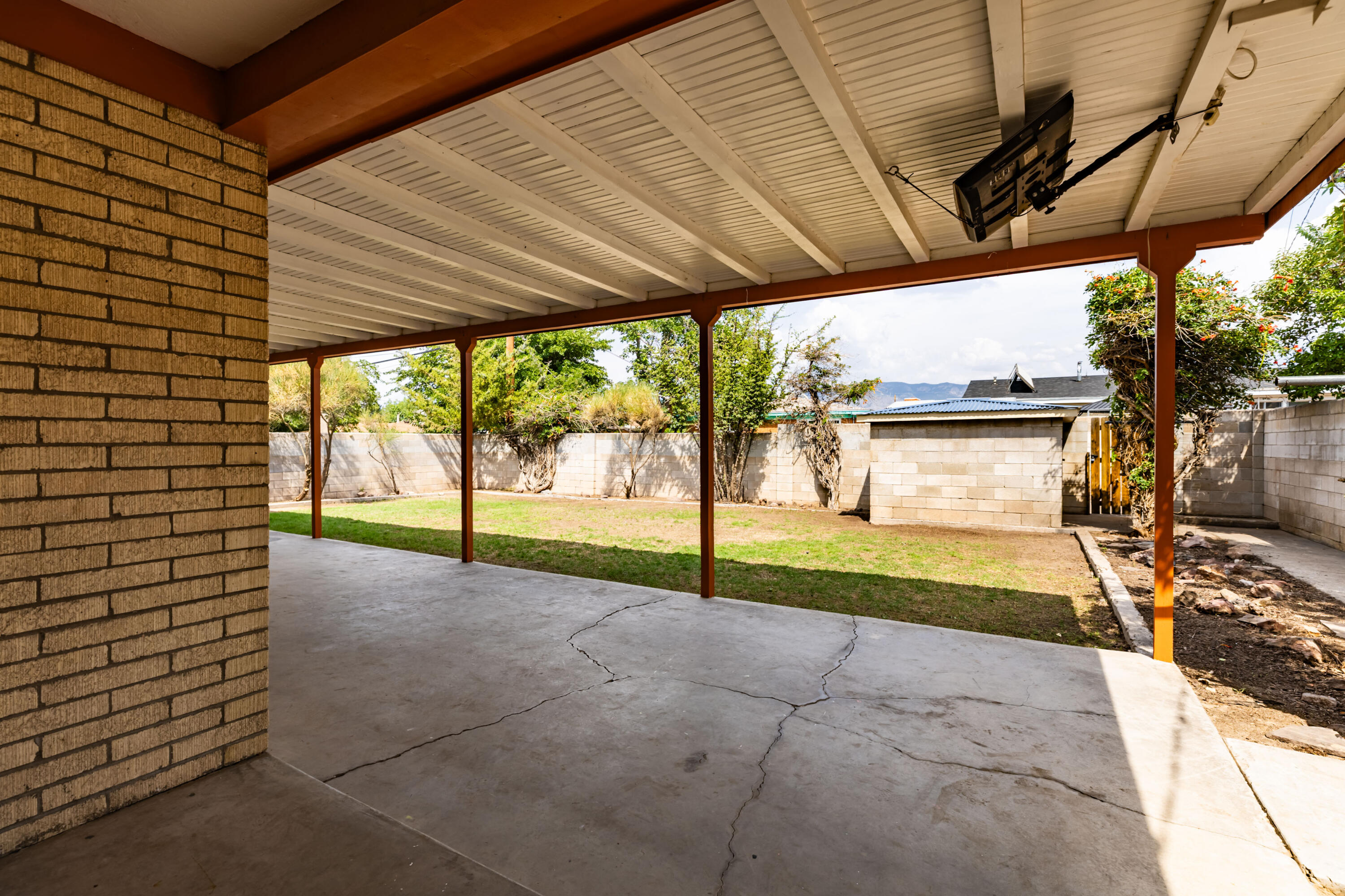 Photo 6 — 720 Manzano Street NE
