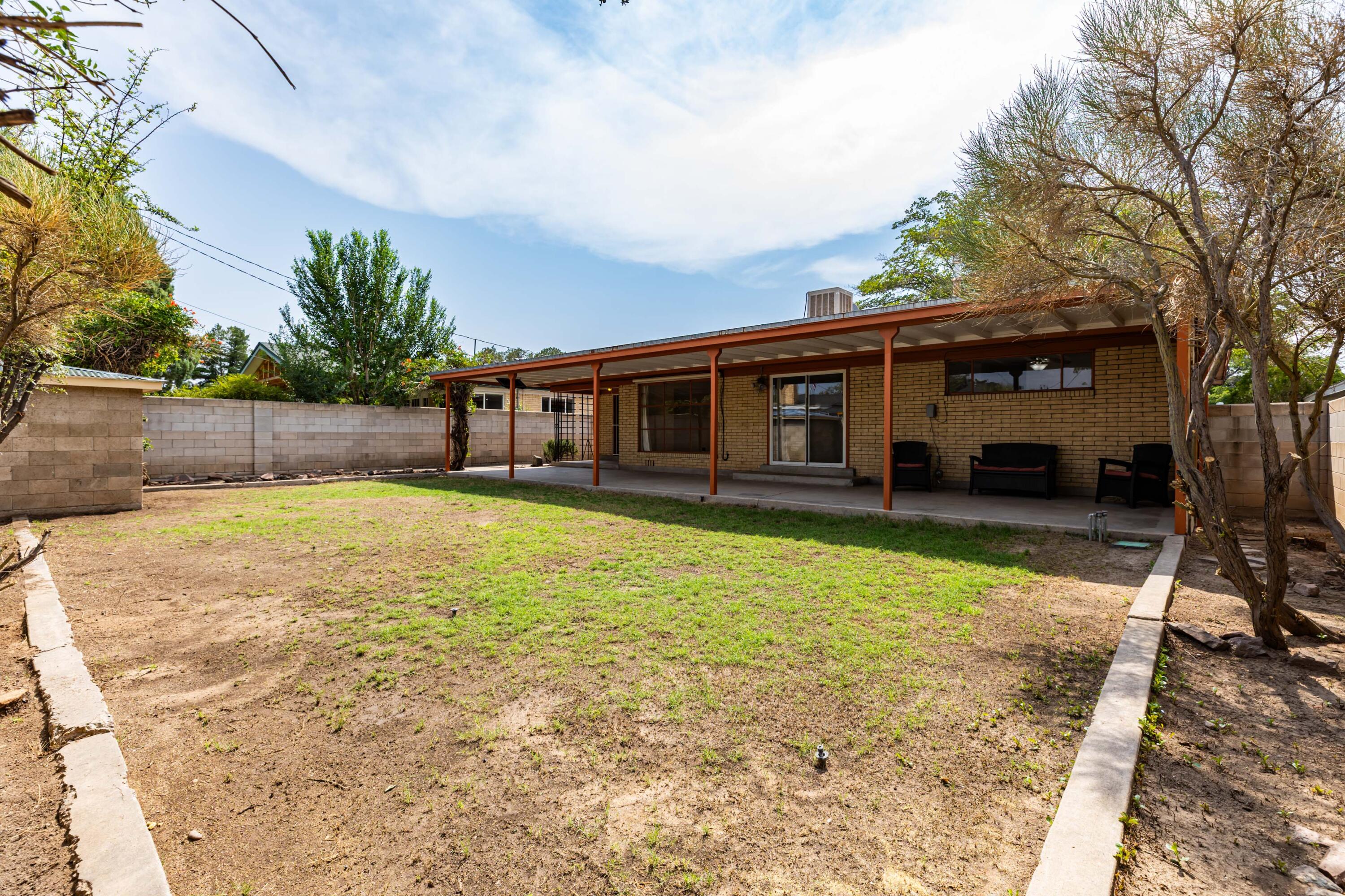 Photo 3 — 720 Manzano Street NE