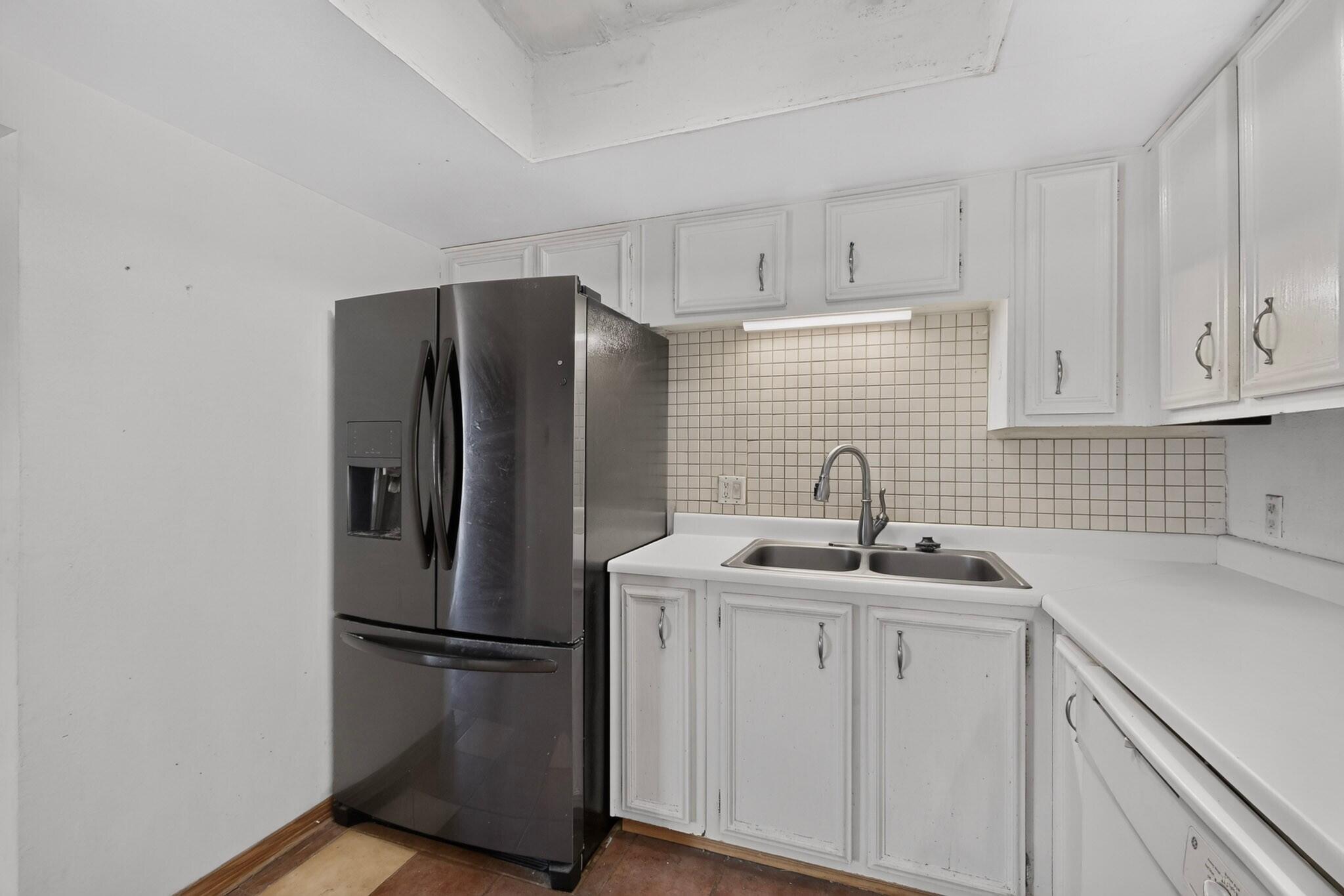 Photo 18 — 913 Country Club Drive SE APT H