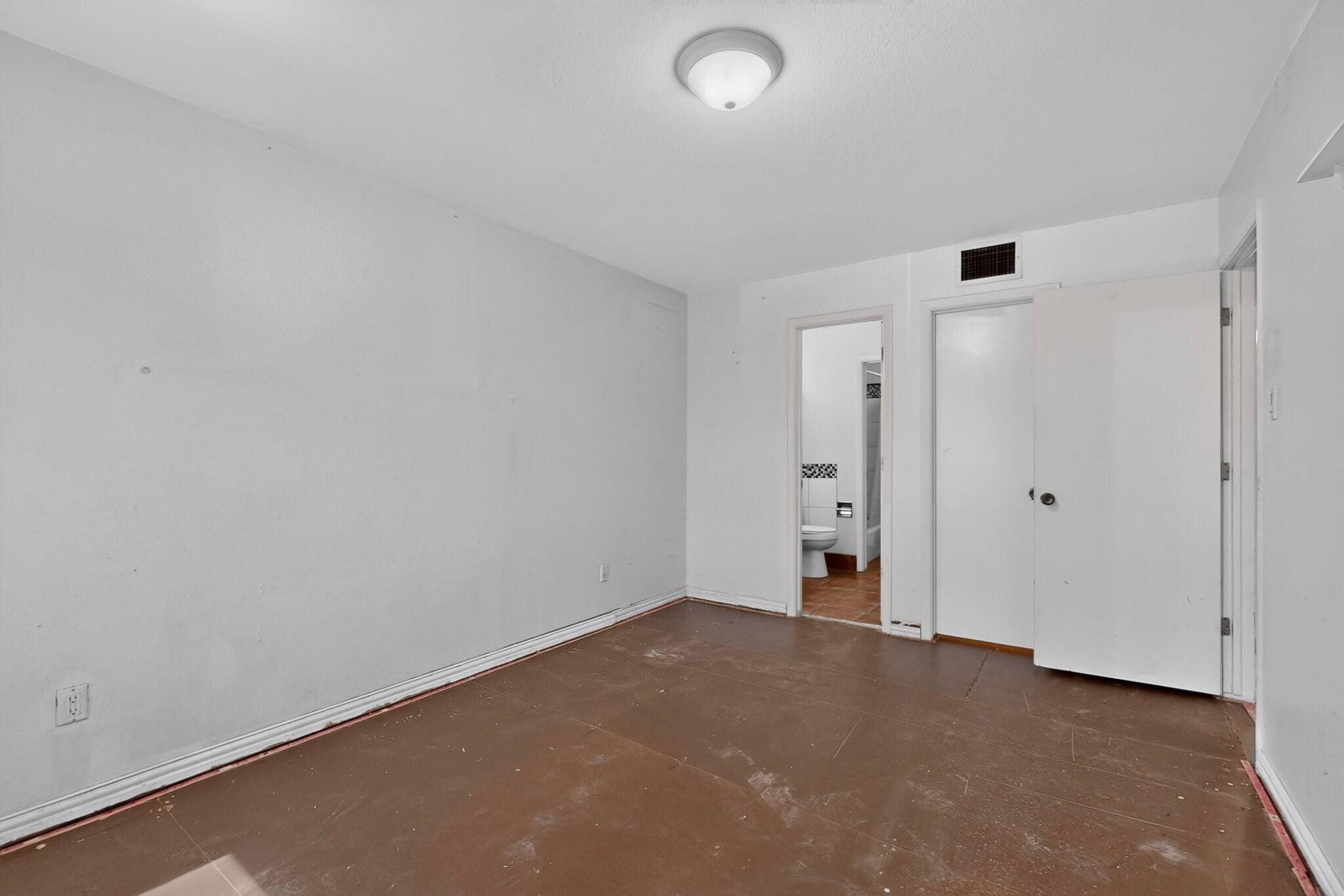 Photo 14 — 913 Country Club Drive SE APT H