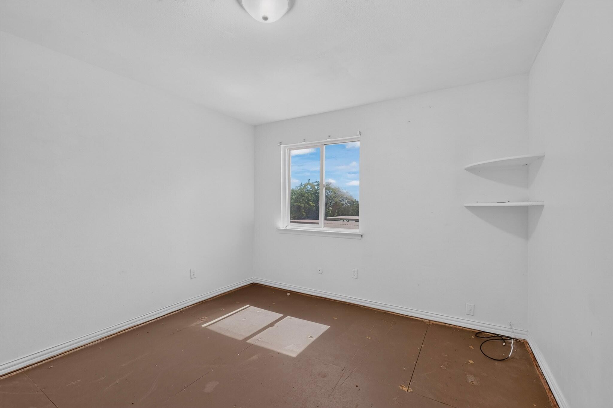 Photo 10 — 913 Country Club Drive SE APT H
