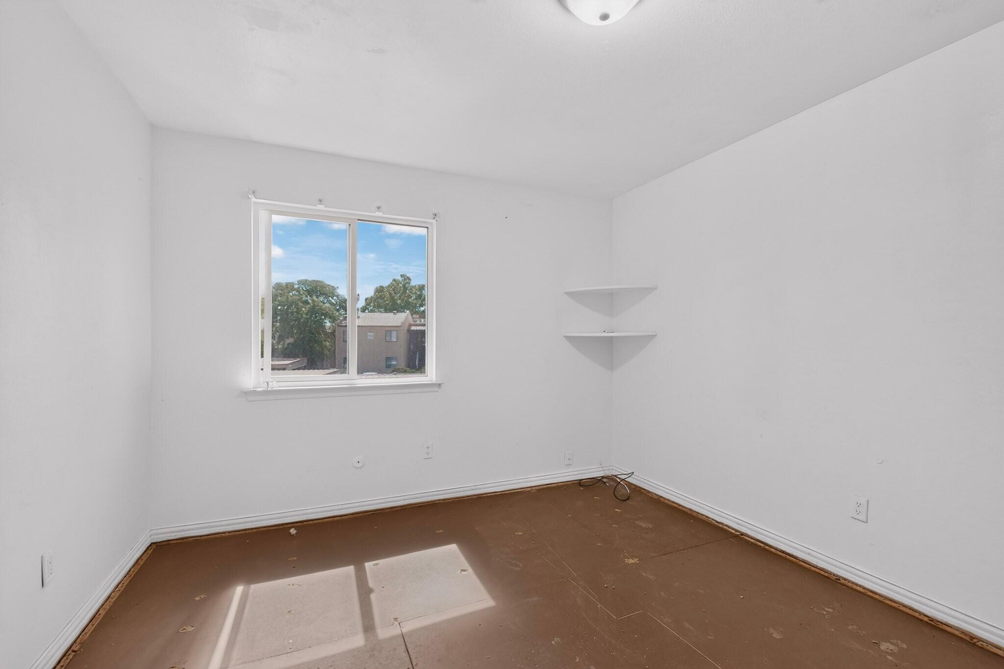 Photo 9 — 913 Country Club Drive SE APT H