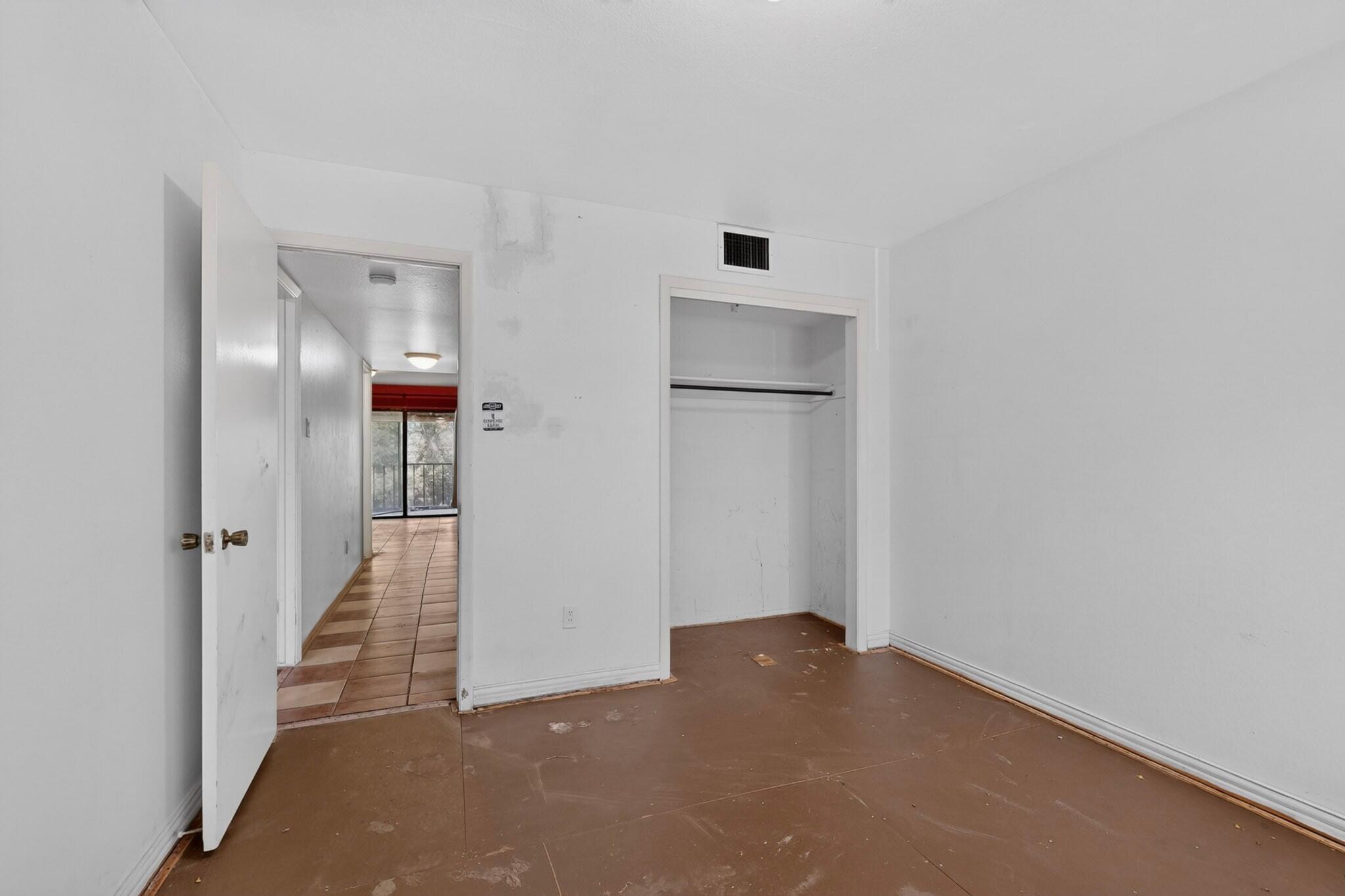 Photo 8 — 913 Country Club Drive SE APT H