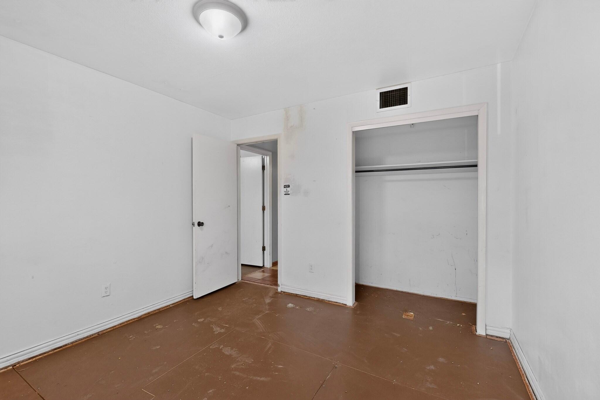 Photo 7 — 913 Country Club Drive SE APT H