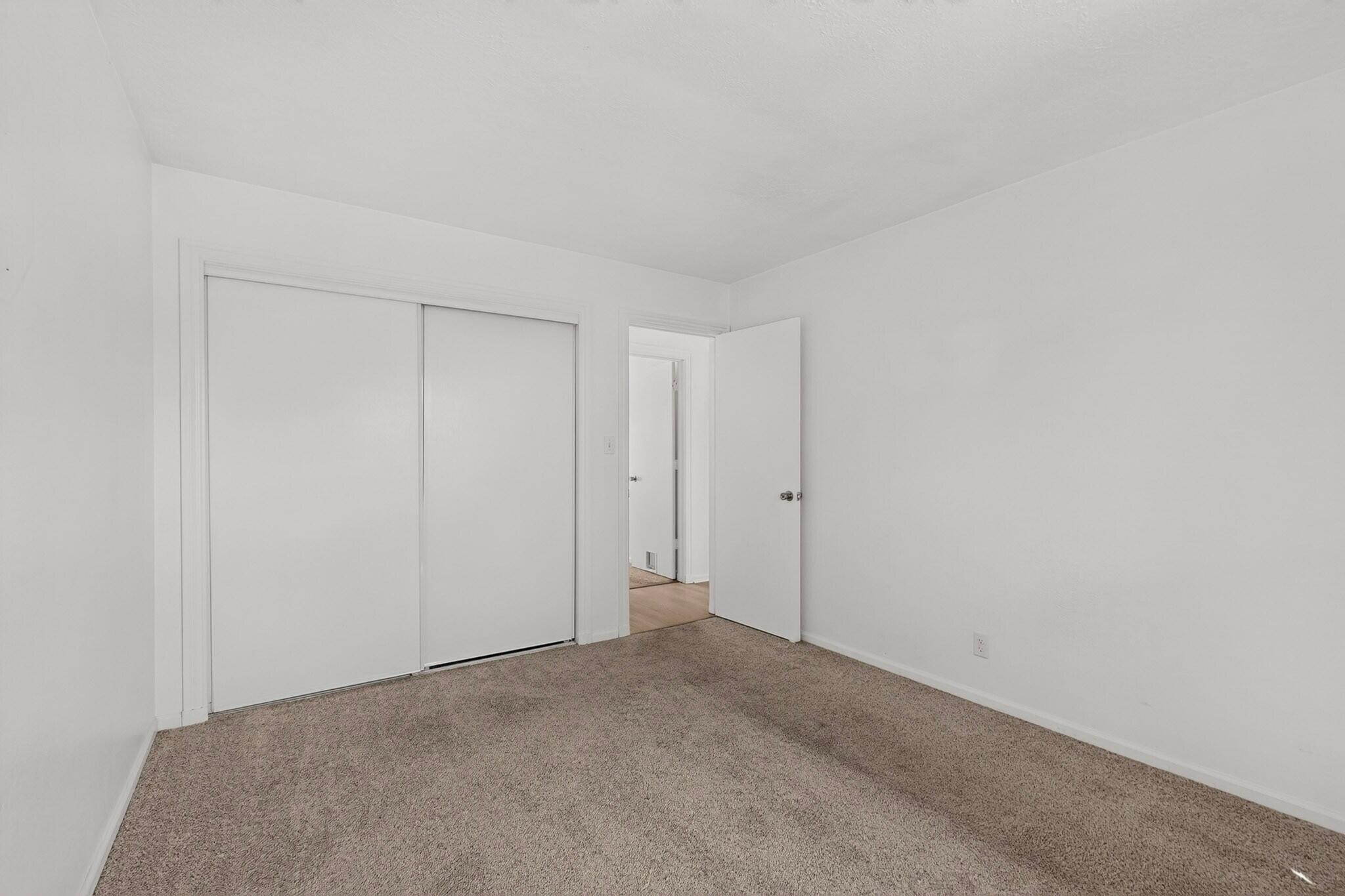 Photo 9 — 811 Orbit Court SE