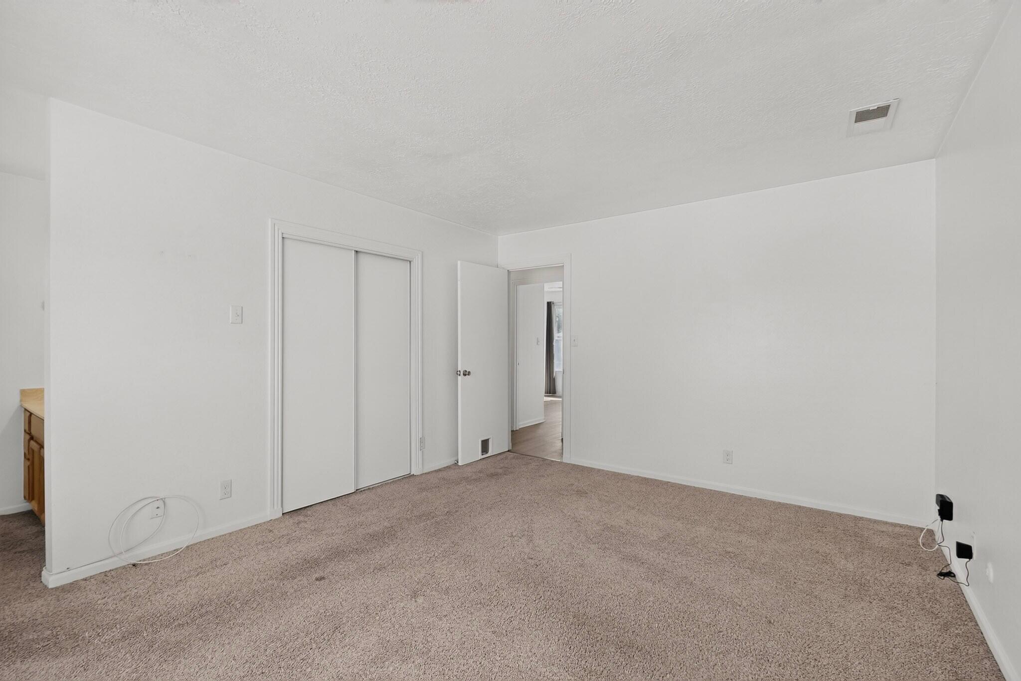 Photo 8 — 811 Orbit Court SE