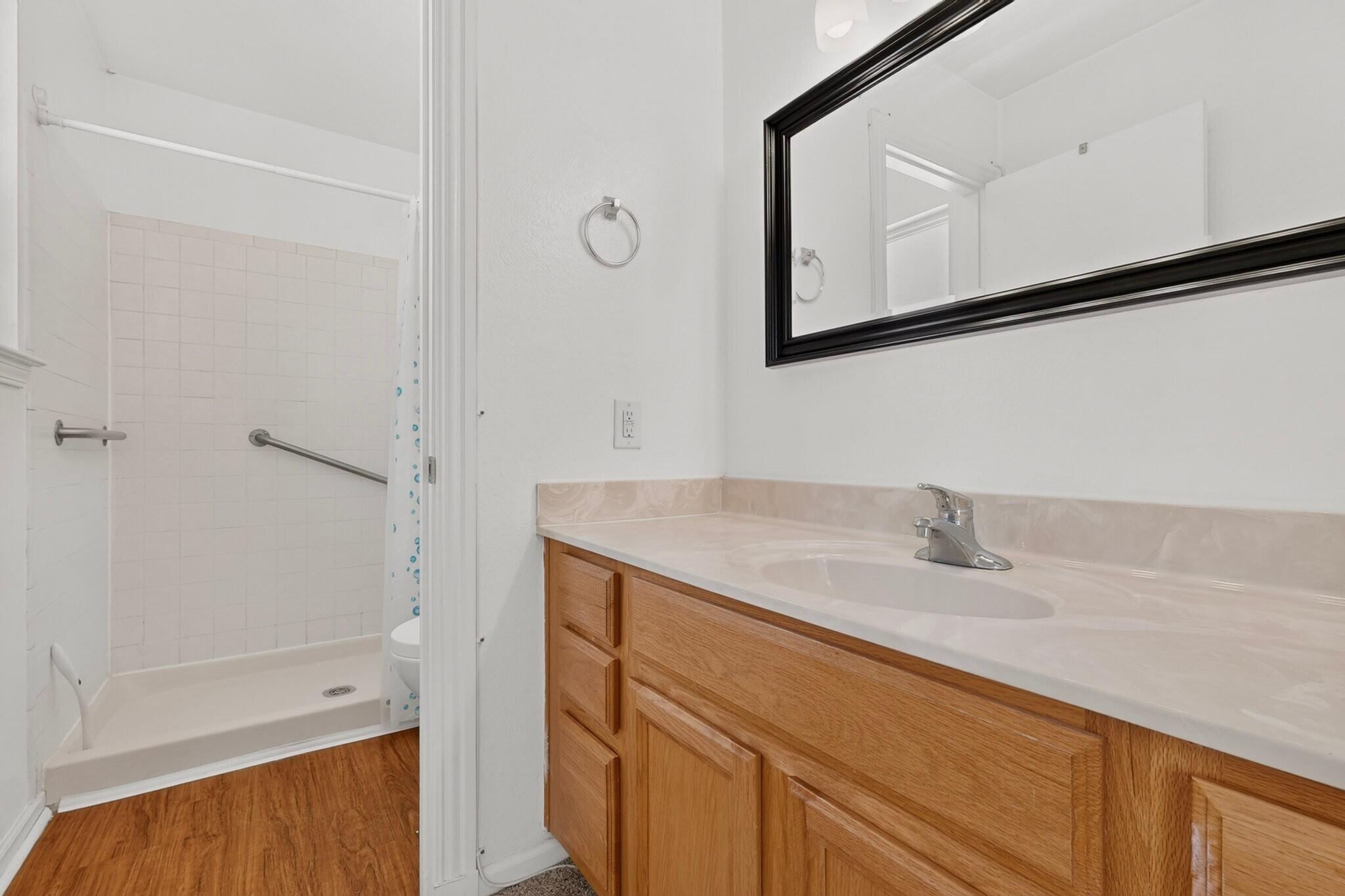 Photo 7 — 811 Orbit Court SE