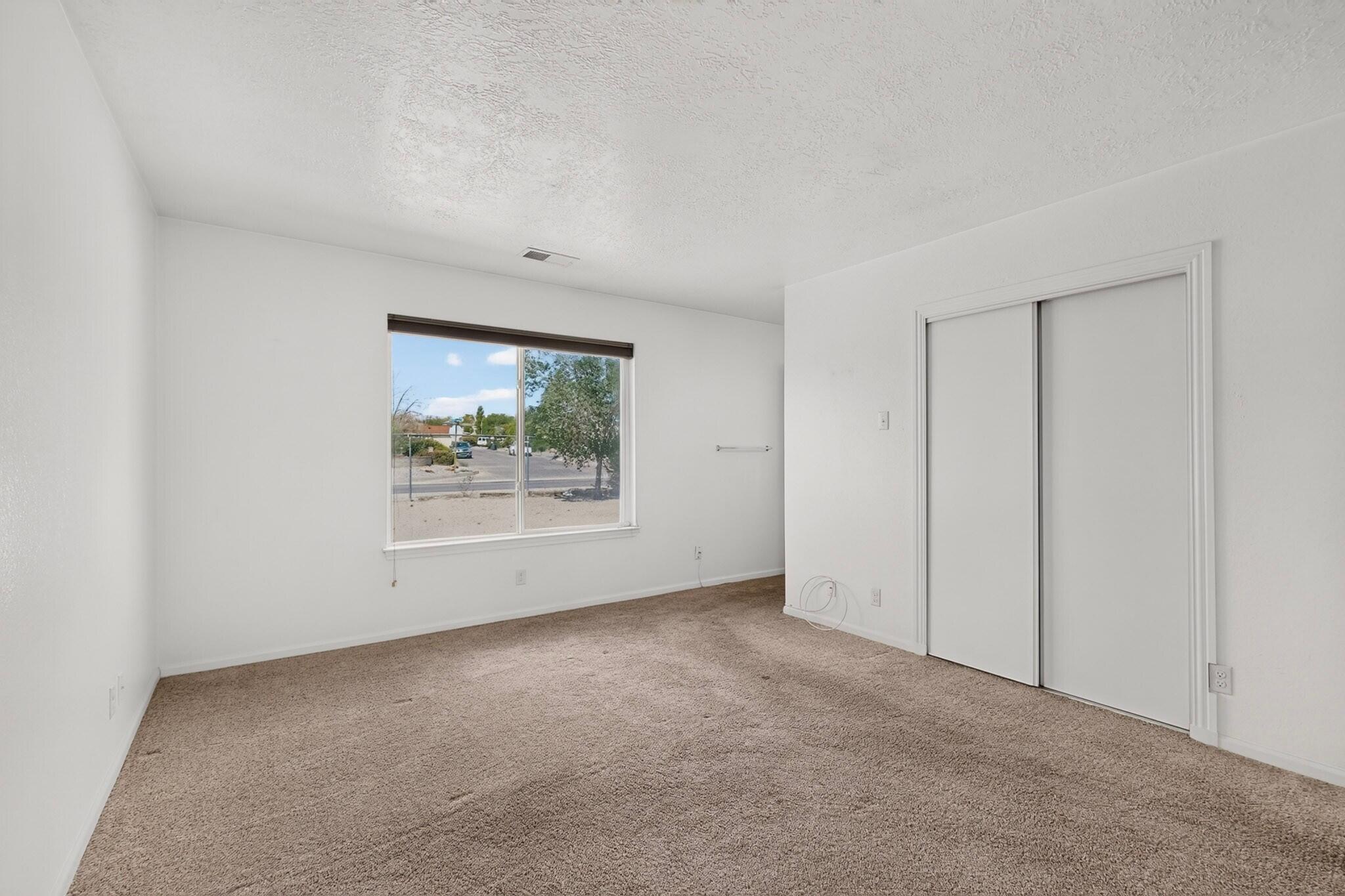 Photo 4 — 811 Orbit Court SE