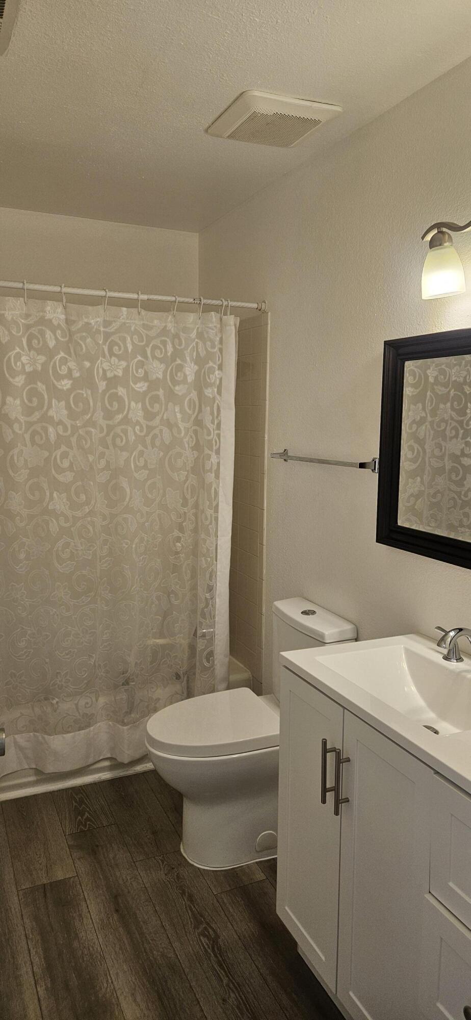 Photo 7 — 811 Orbit Court SE