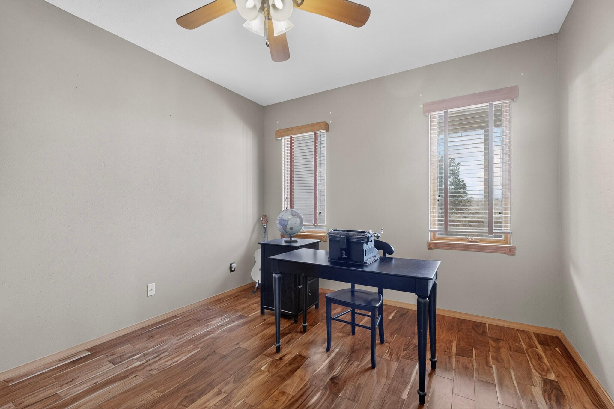 Photo 18 — 5345 Vera Cruz Road NE