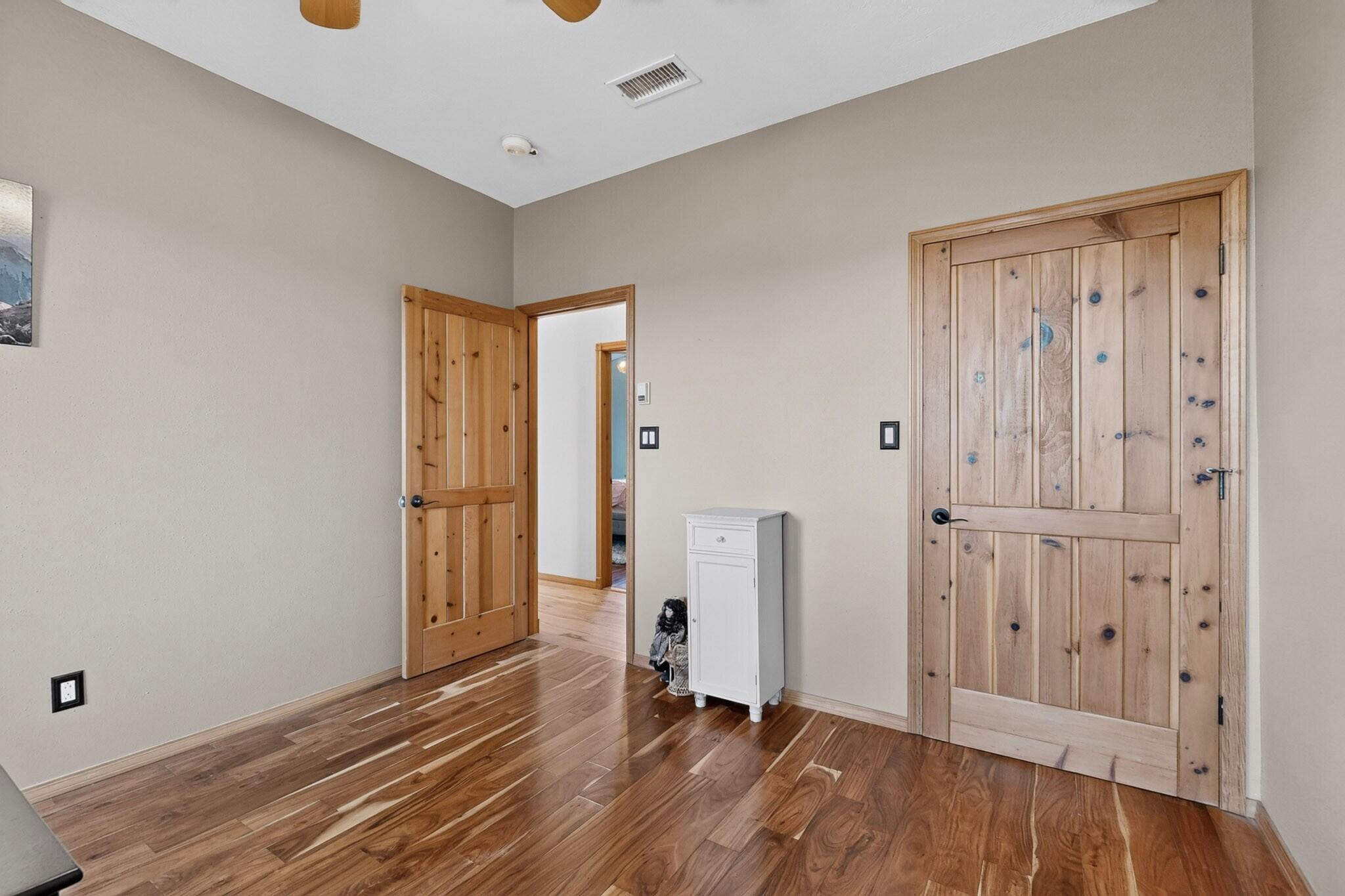 Photo 17 — 5345 Vera Cruz Road NE