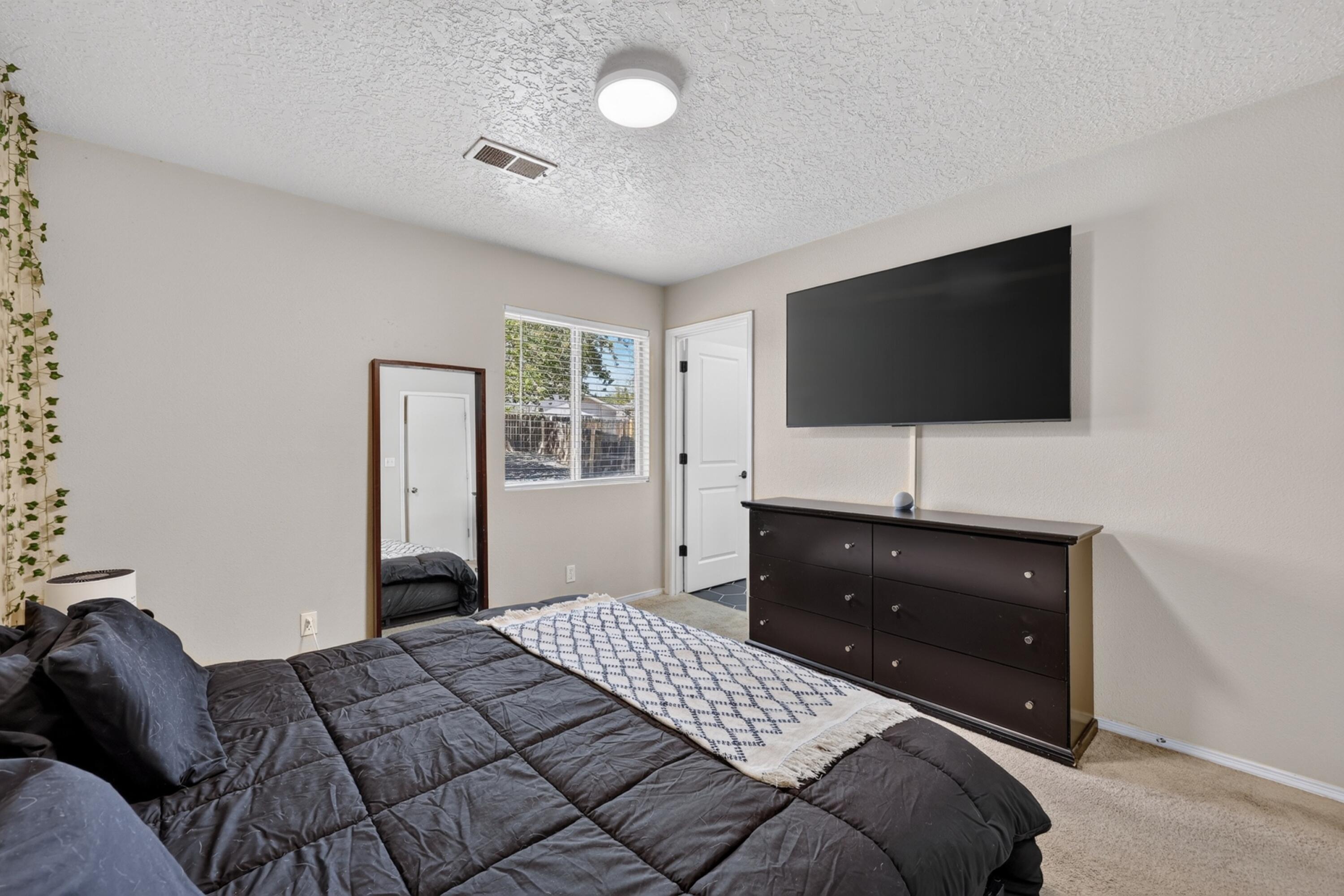 Photo 19 — 901 Perry Meadows Drive NE