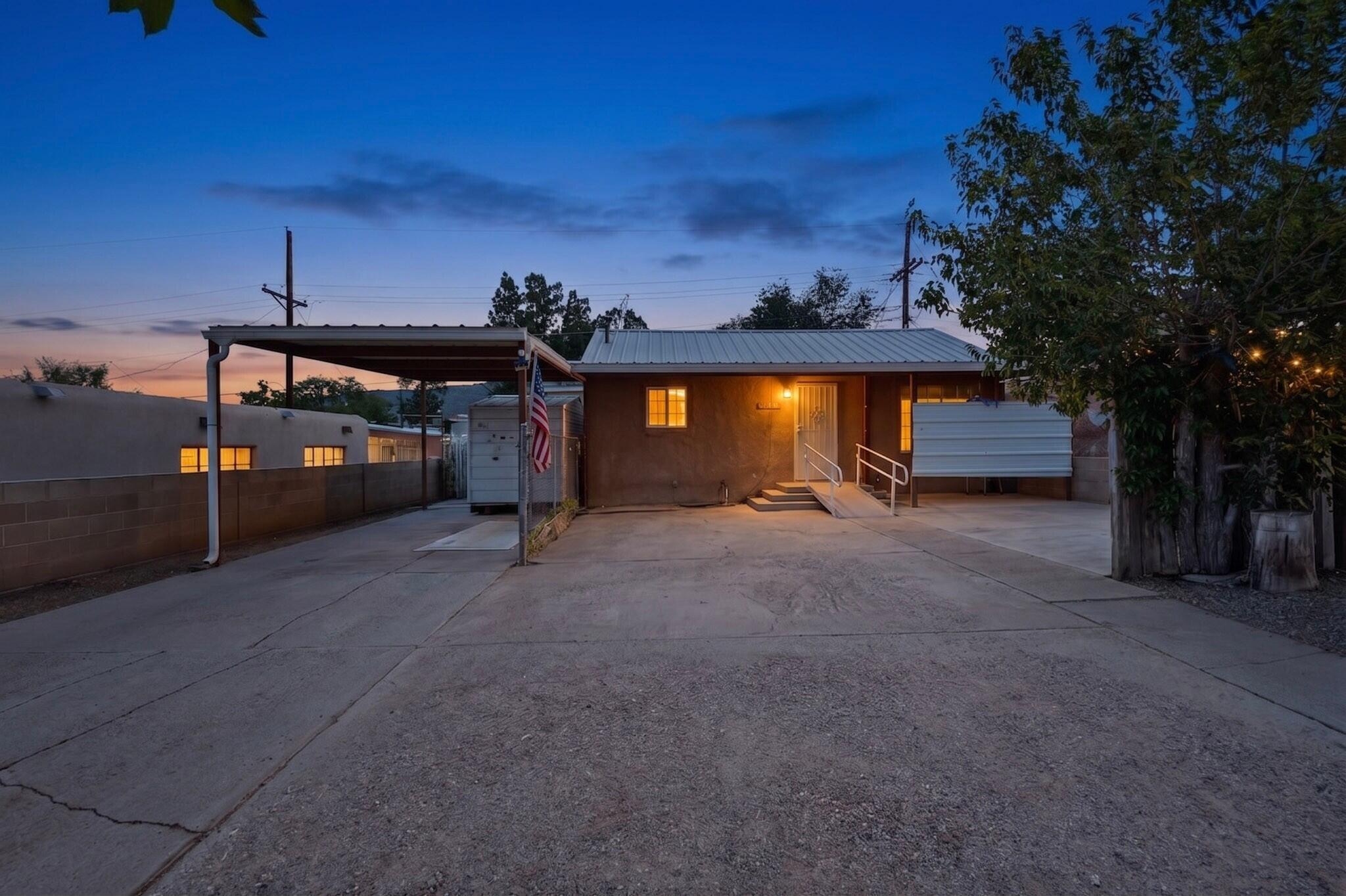 231 55th Street NW, Albuquerque, NM 87105