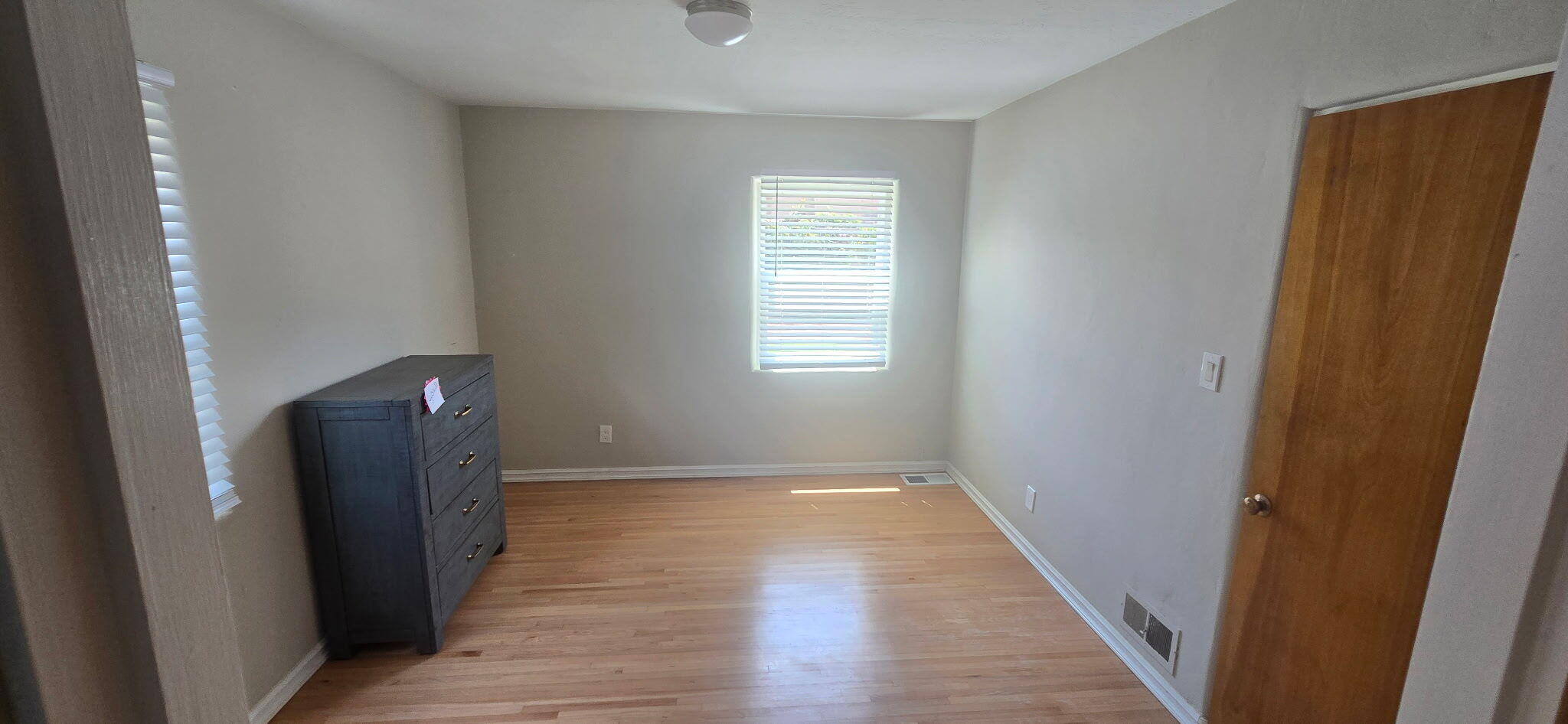 Photo 5 — 4220 Broadmoor Avenue NE