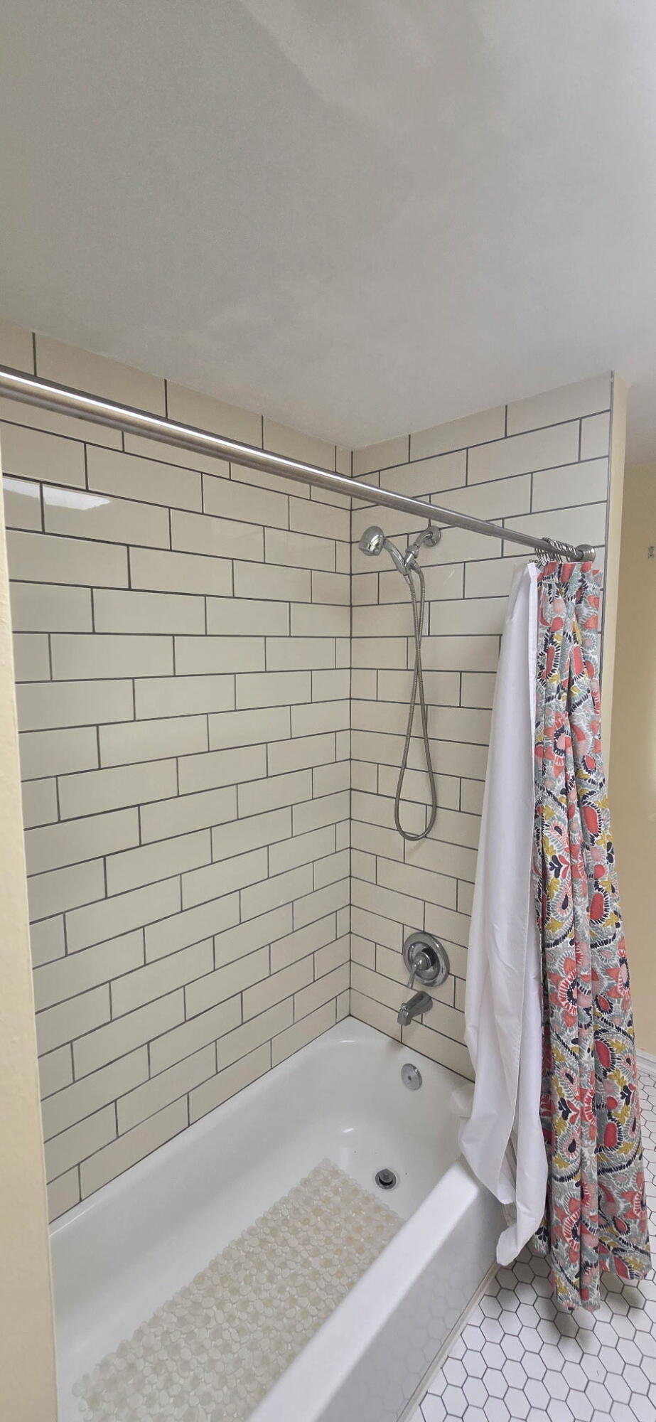 Photo 6 — 4220 Broadmoor Avenue NE