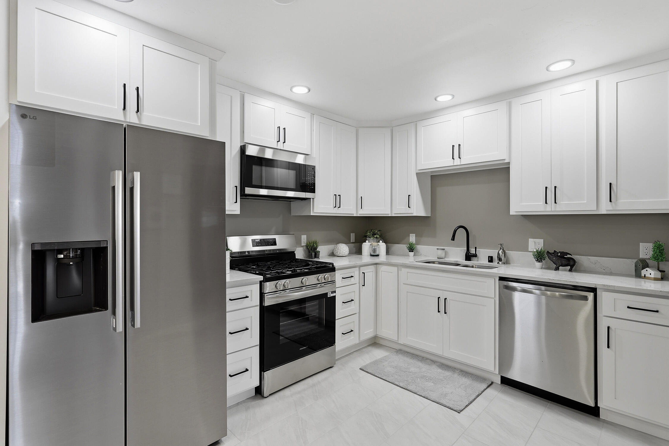 Photo 19 — 9801 Leyendecker Road NE