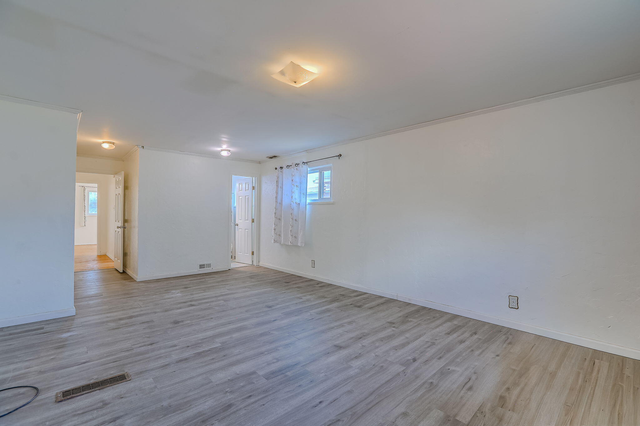 Photo 10 — 1104 Alcazar Street NE