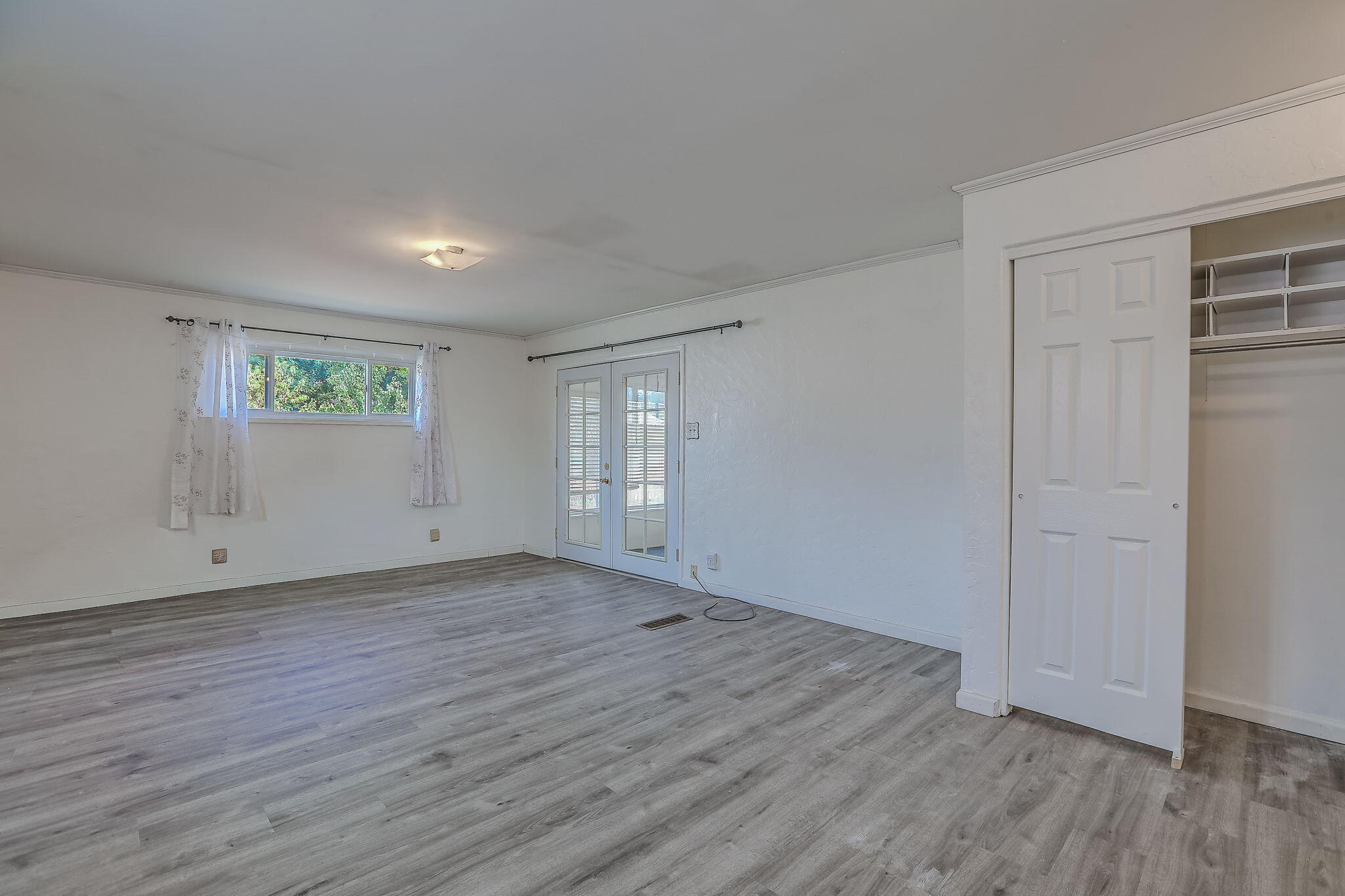 Photo 9 — 1104 Alcazar Street NE