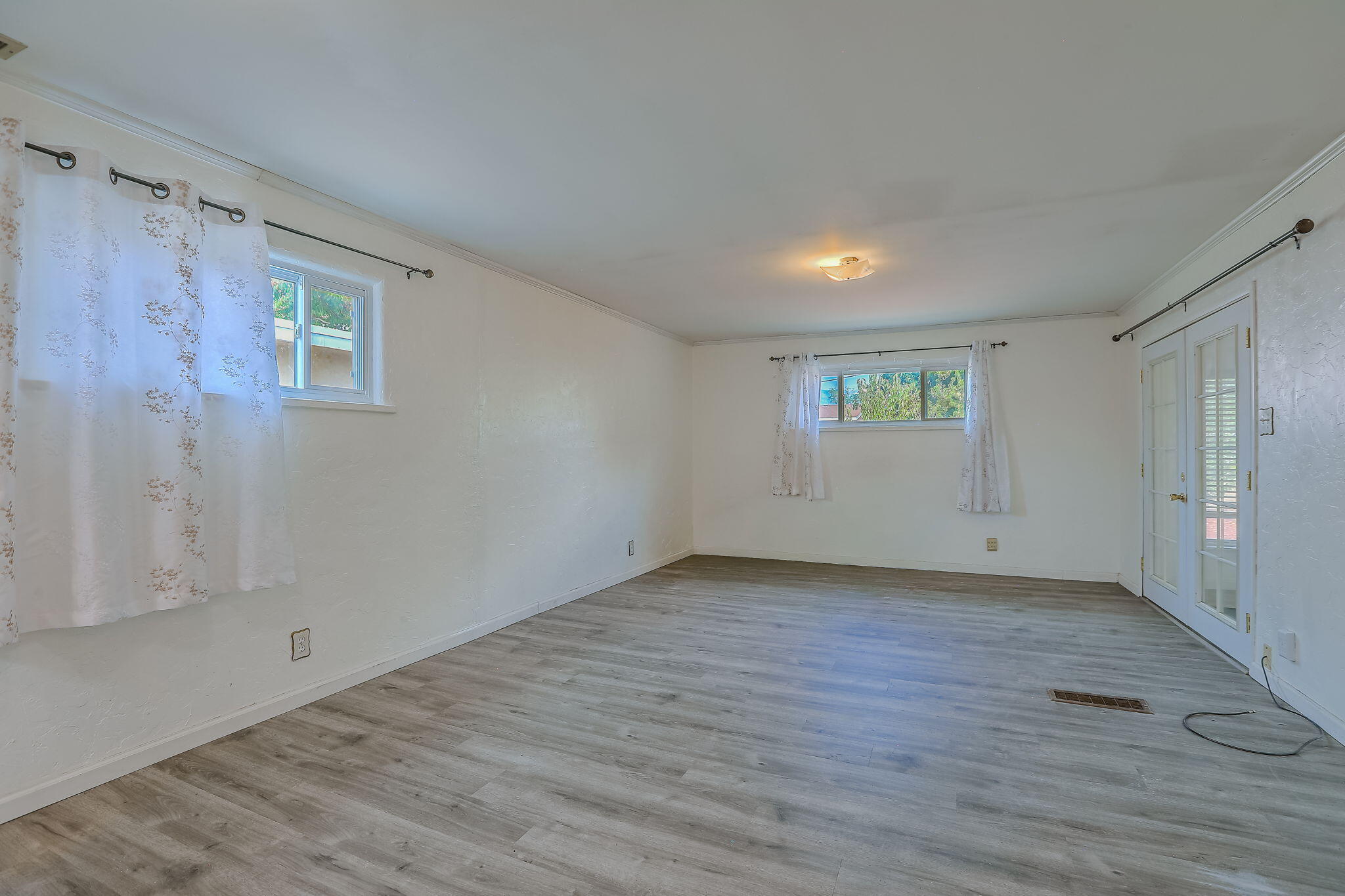 Photo 8 — 1104 Alcazar Street NE
