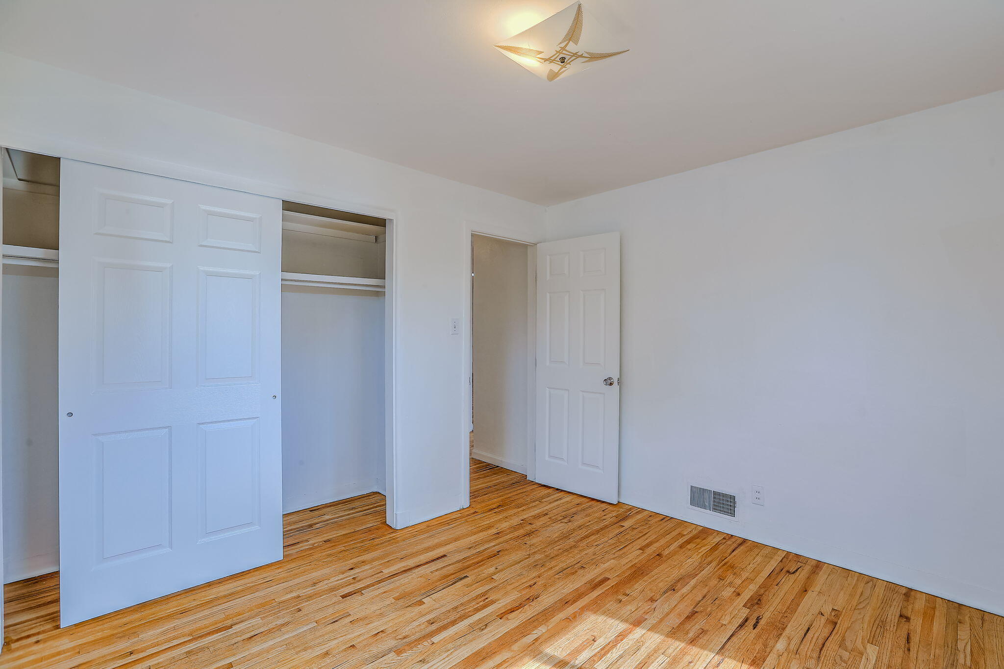 Photo 6 — 1104 Alcazar Street NE