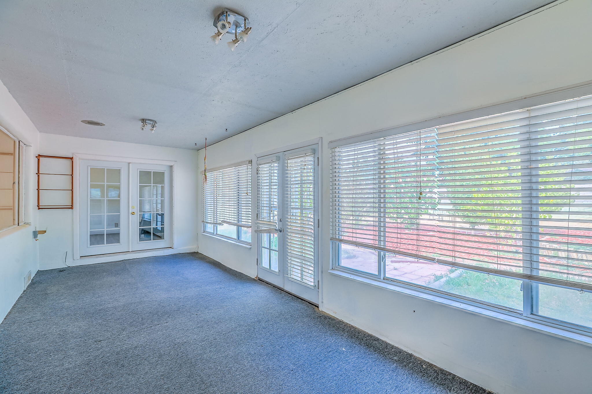 Photo 3 — 1104 Alcazar Street NE