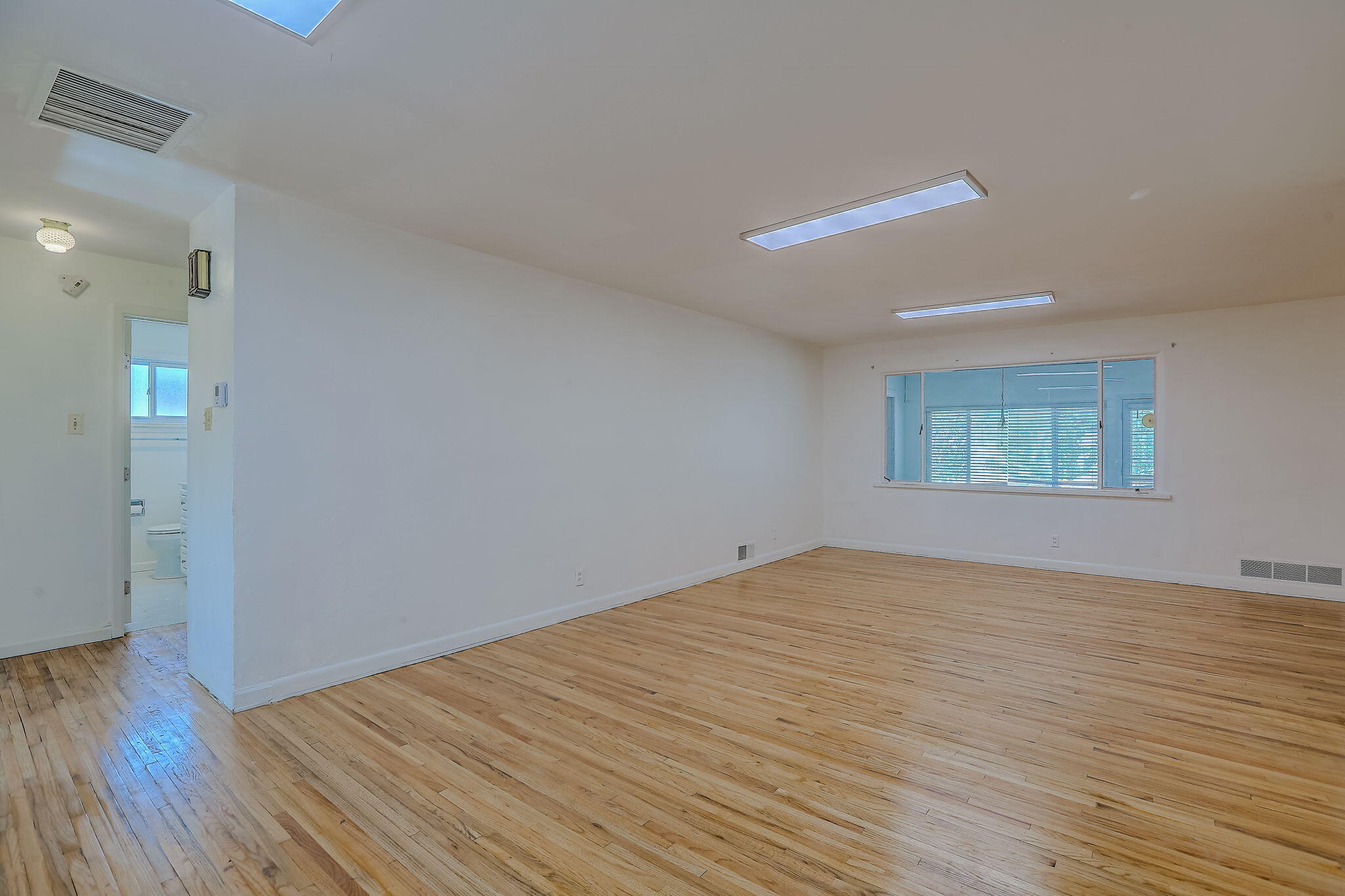 Photo 20 — 1104 Alcazar Street NE