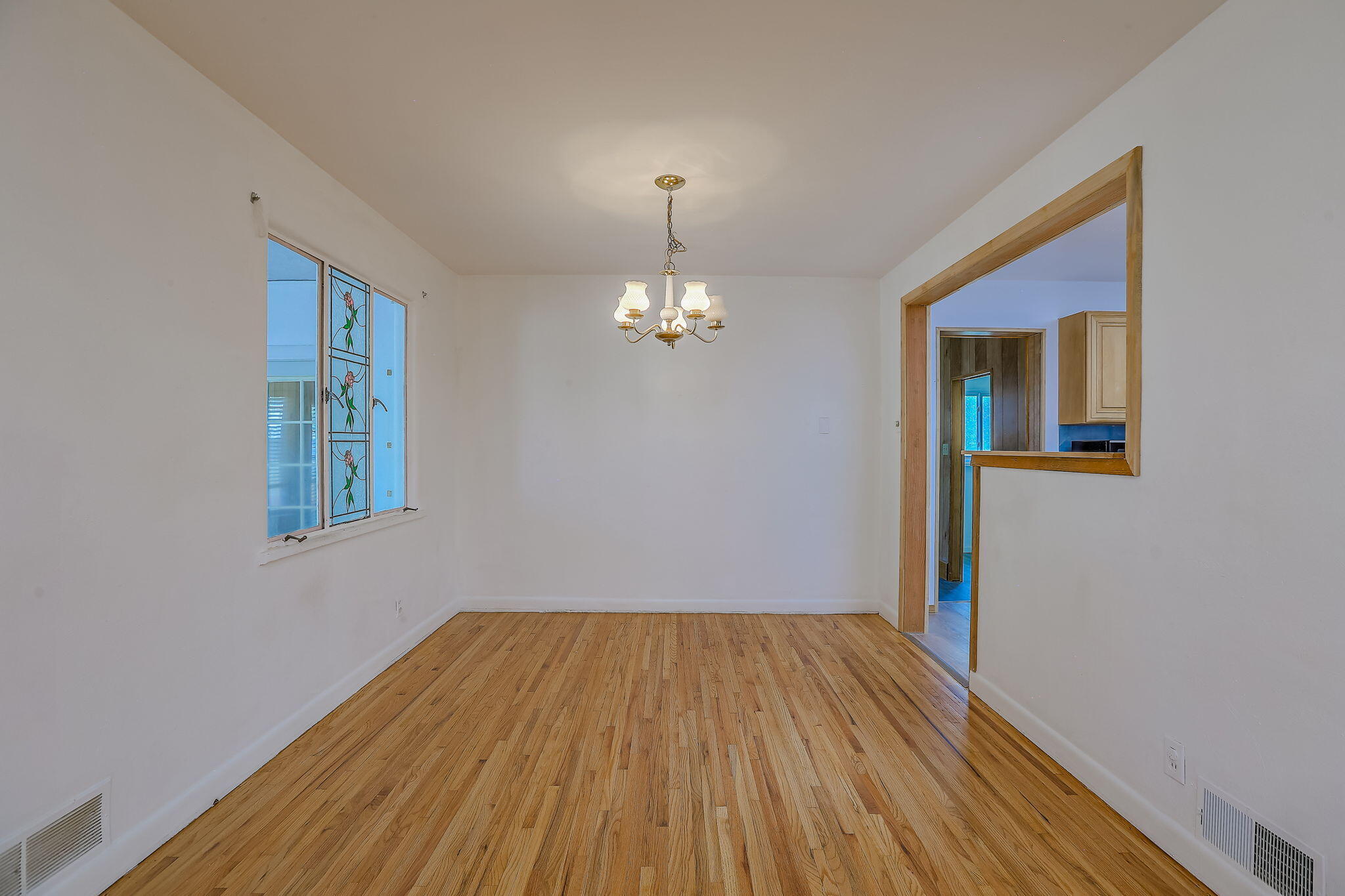 Photo 17 — 1104 Alcazar Street NE