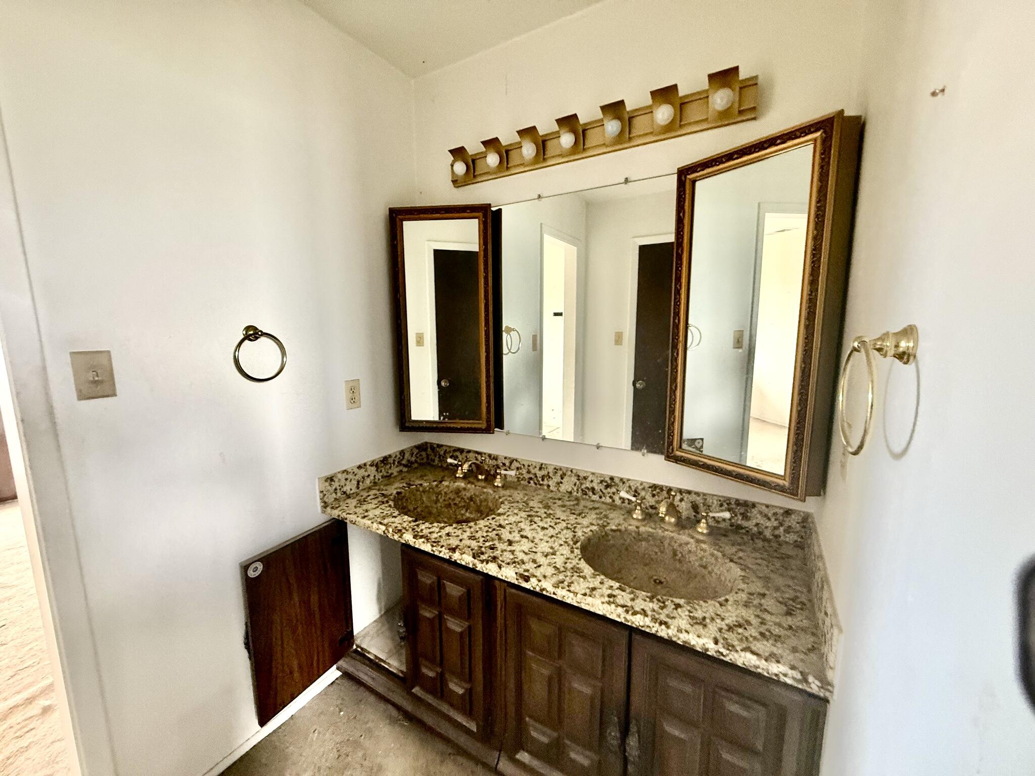 Photo 13 — 1353 SAN LORENZO Avenue NW