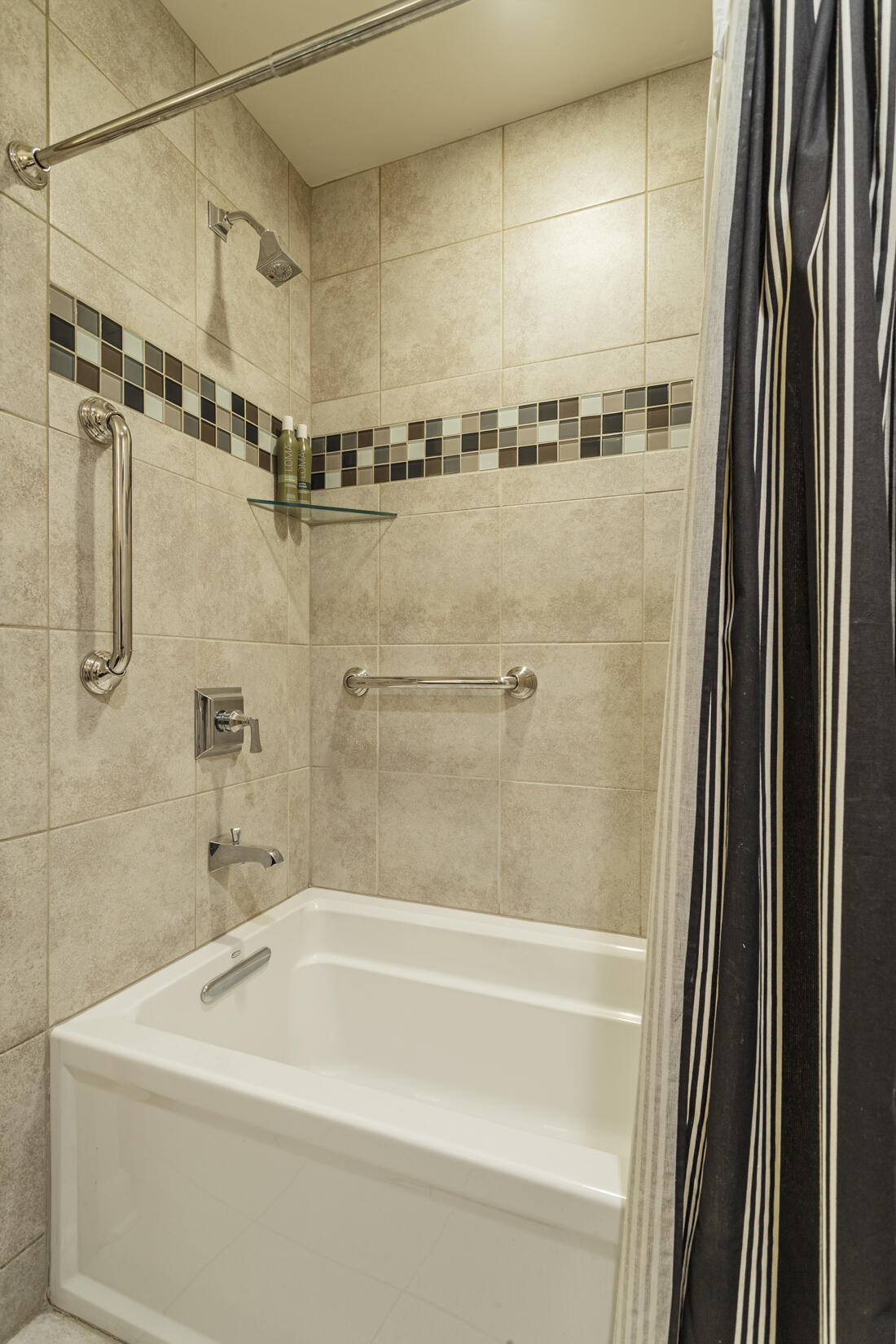 Photo 11 — 110 Richmond Drive SE UNIT 204