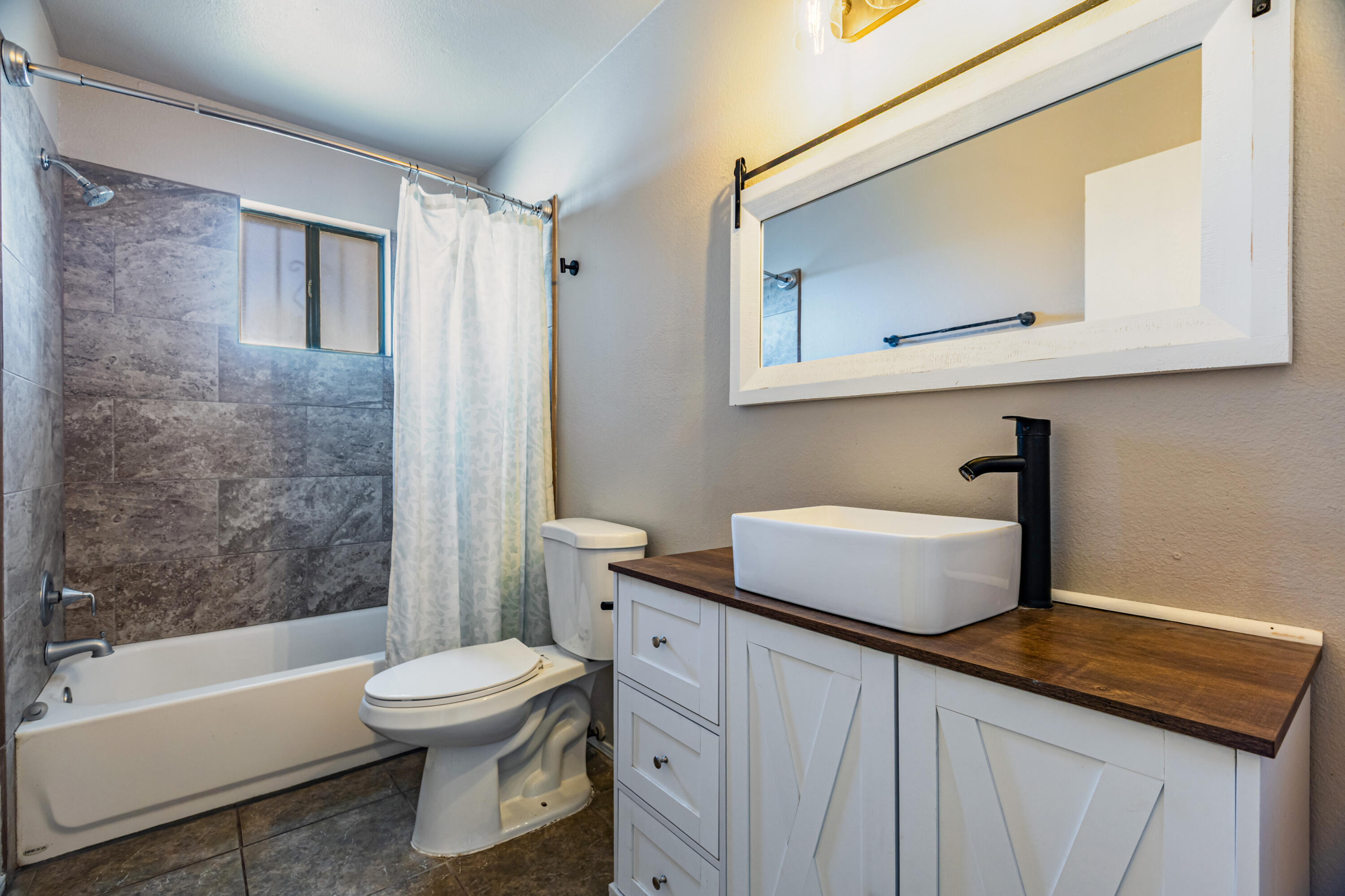 Photo 14 — 4701 Aqua Marine Drive NE
