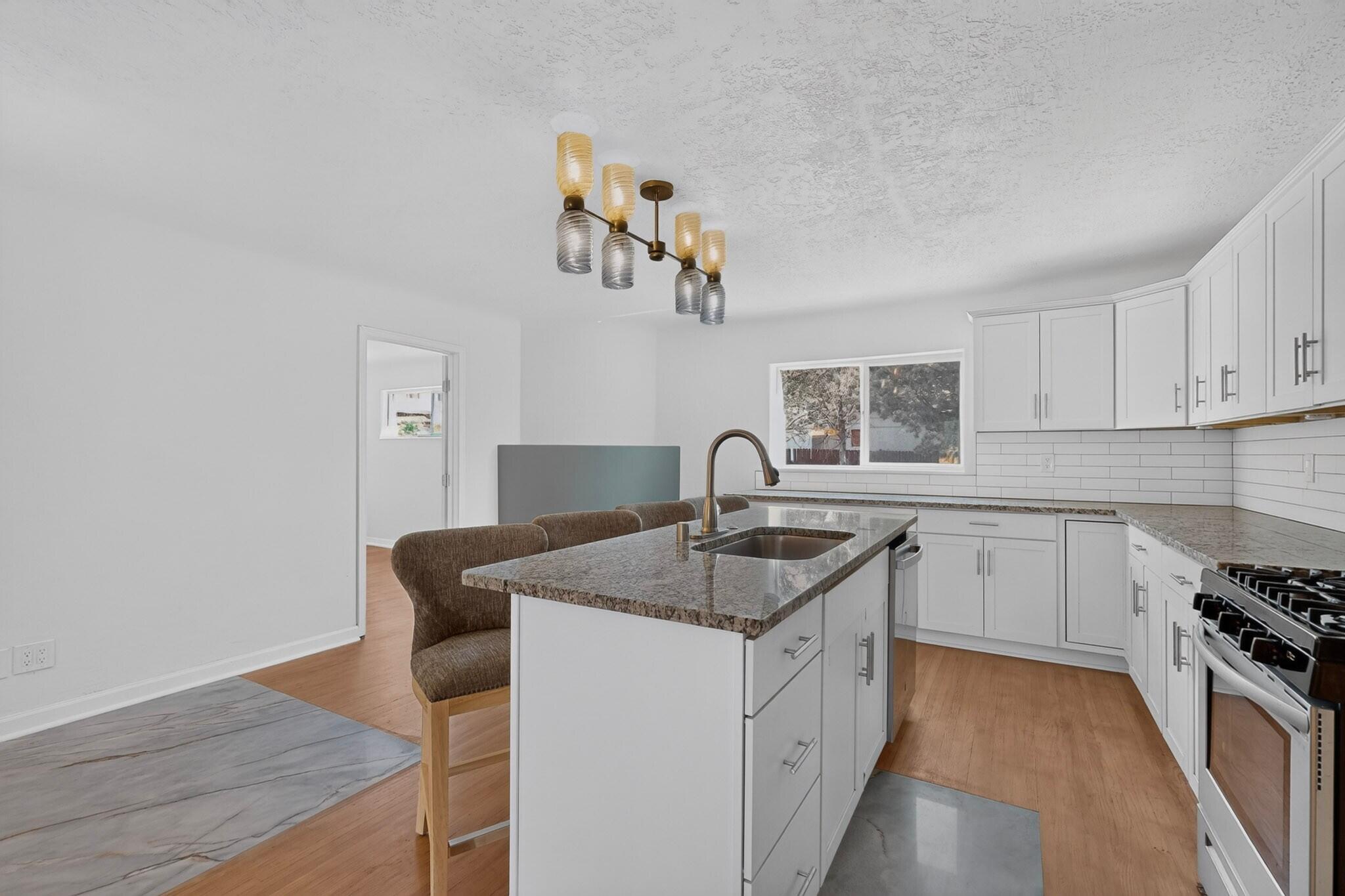 Photo 4 — 4700 Crest Avenue SE