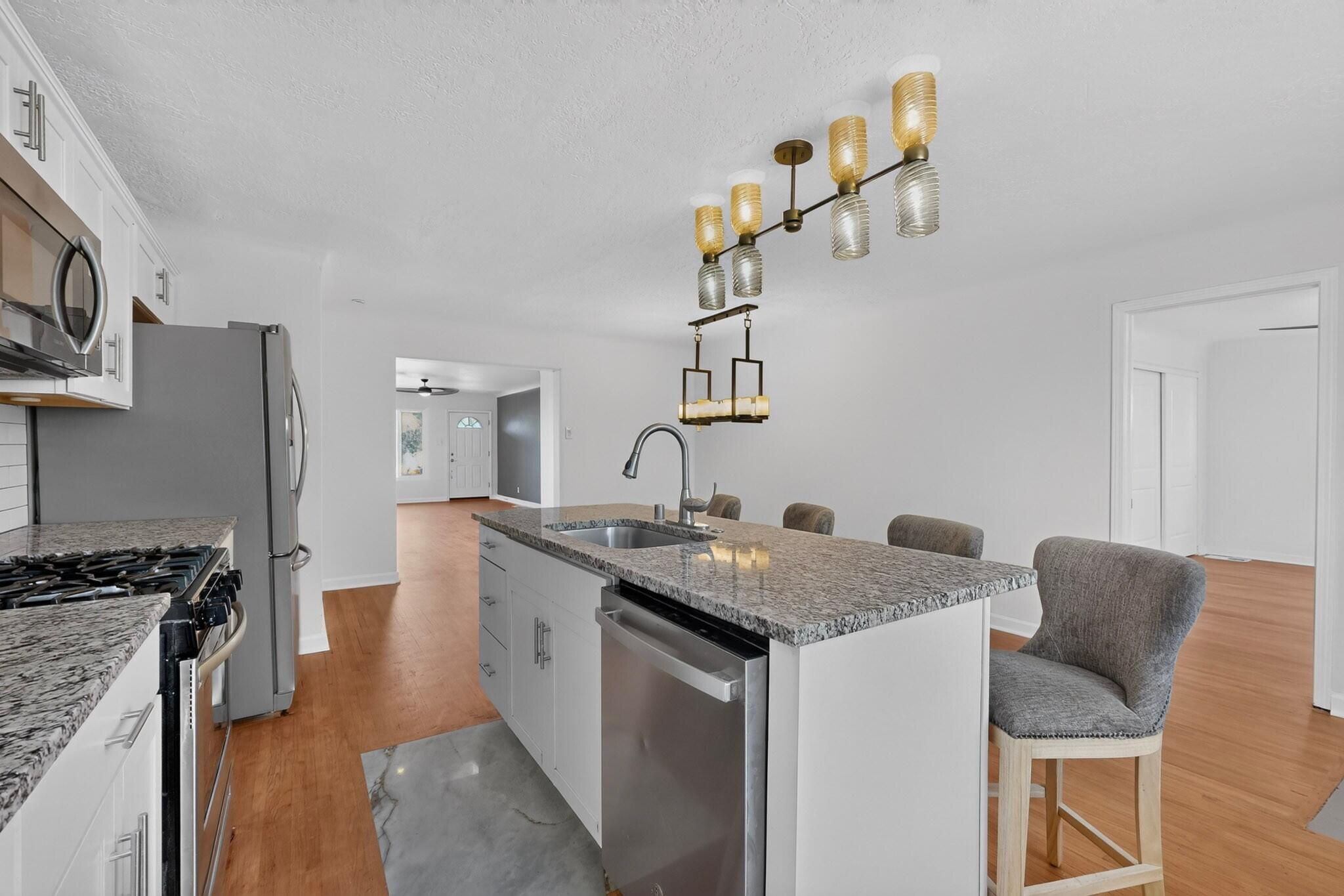 Photo 5 — 4700 Crest Avenue SE